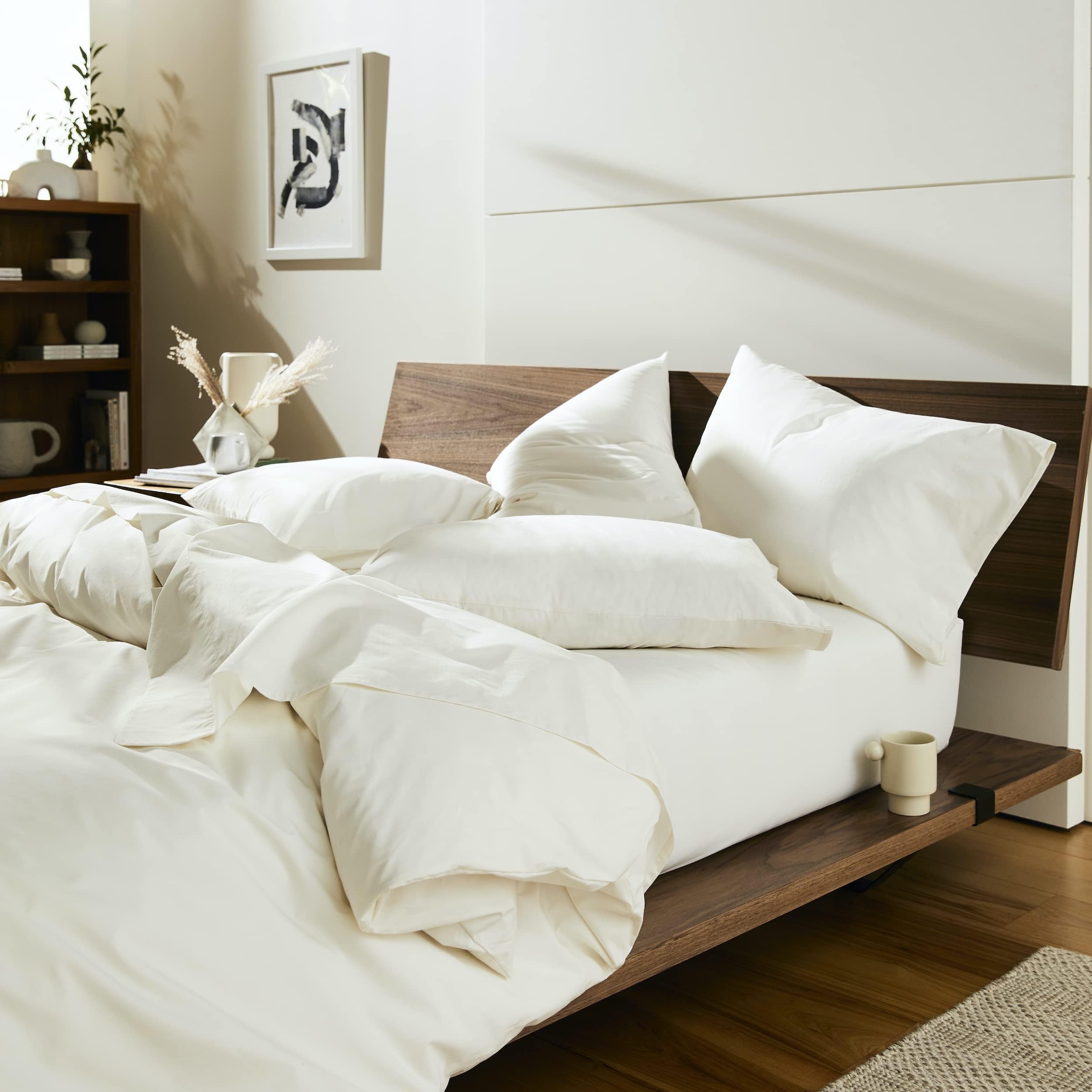 Brooklinen Luxe 7 Piece Sheet Set – 1 Flat Sheet, 1 Fitted Sheet, 4 Pillowcases, and 1 Duvet Cover – 480 Thread Count Sateen – 100 Percent Long Staple Cotton – Oeko-TEX Certified – Cream – Queen