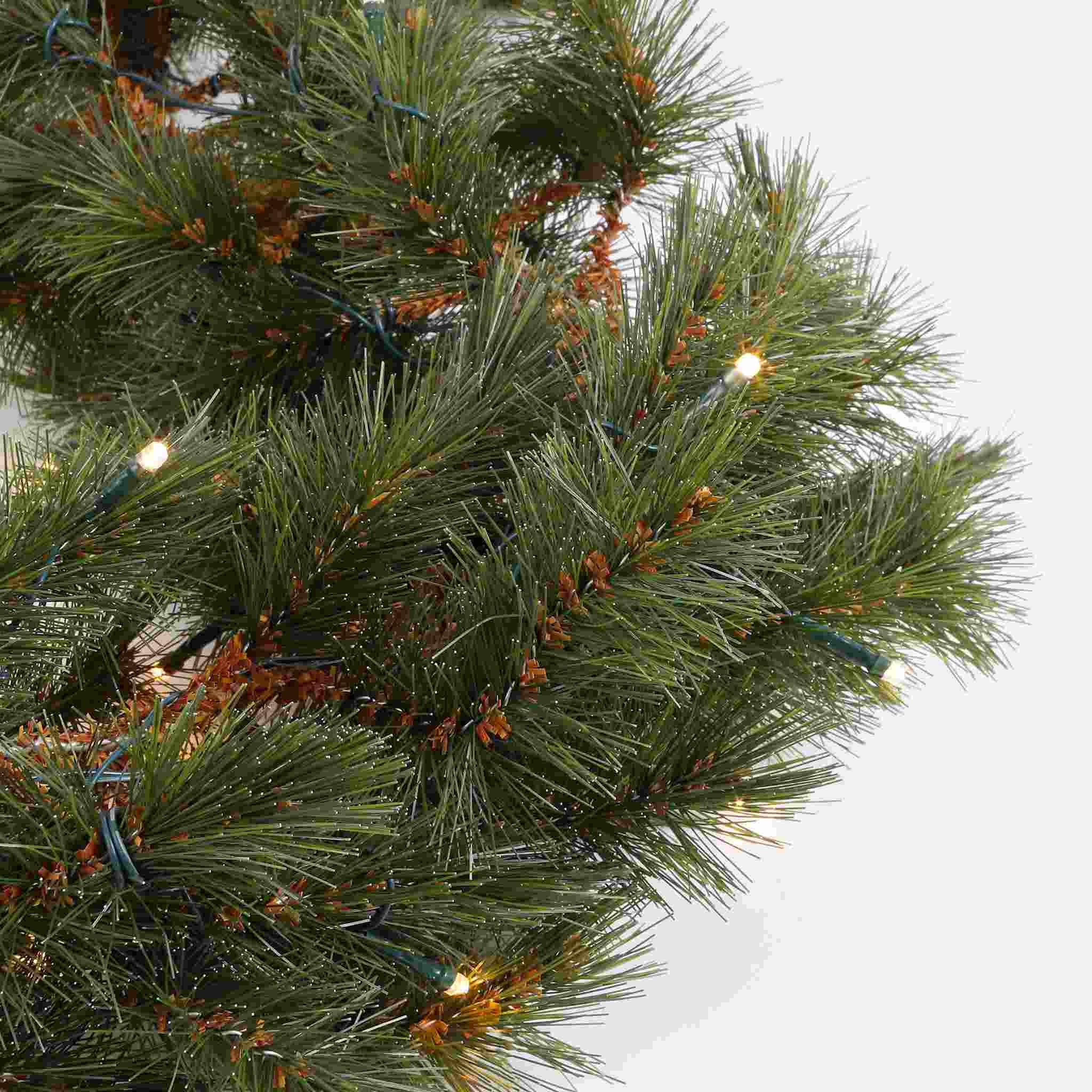 Triumph Tree Forest Frosted Weihnachtsgirlande mit LED-Beleuchtung - L270 cm - Grün