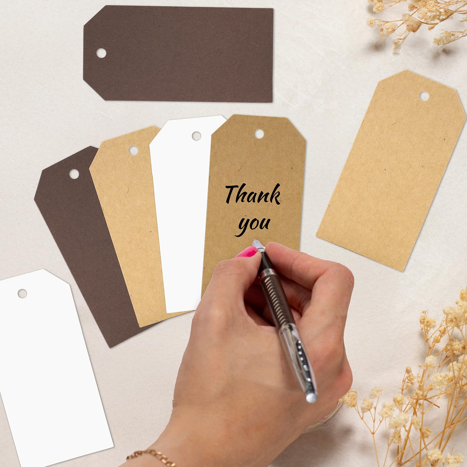 G2PLUS 200 PCS Etichette Regalo,Etichette in Carta Kraft,6x6CM Tag Regalo con Spago in Juta da 30M per Matrimoni,Compleanni e Natale (Marrone