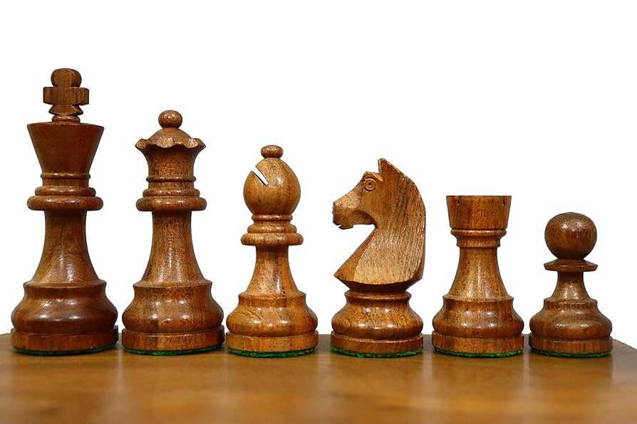 Amazon | ドイツの騎士チェスの駒 - 手作りの木製スタン