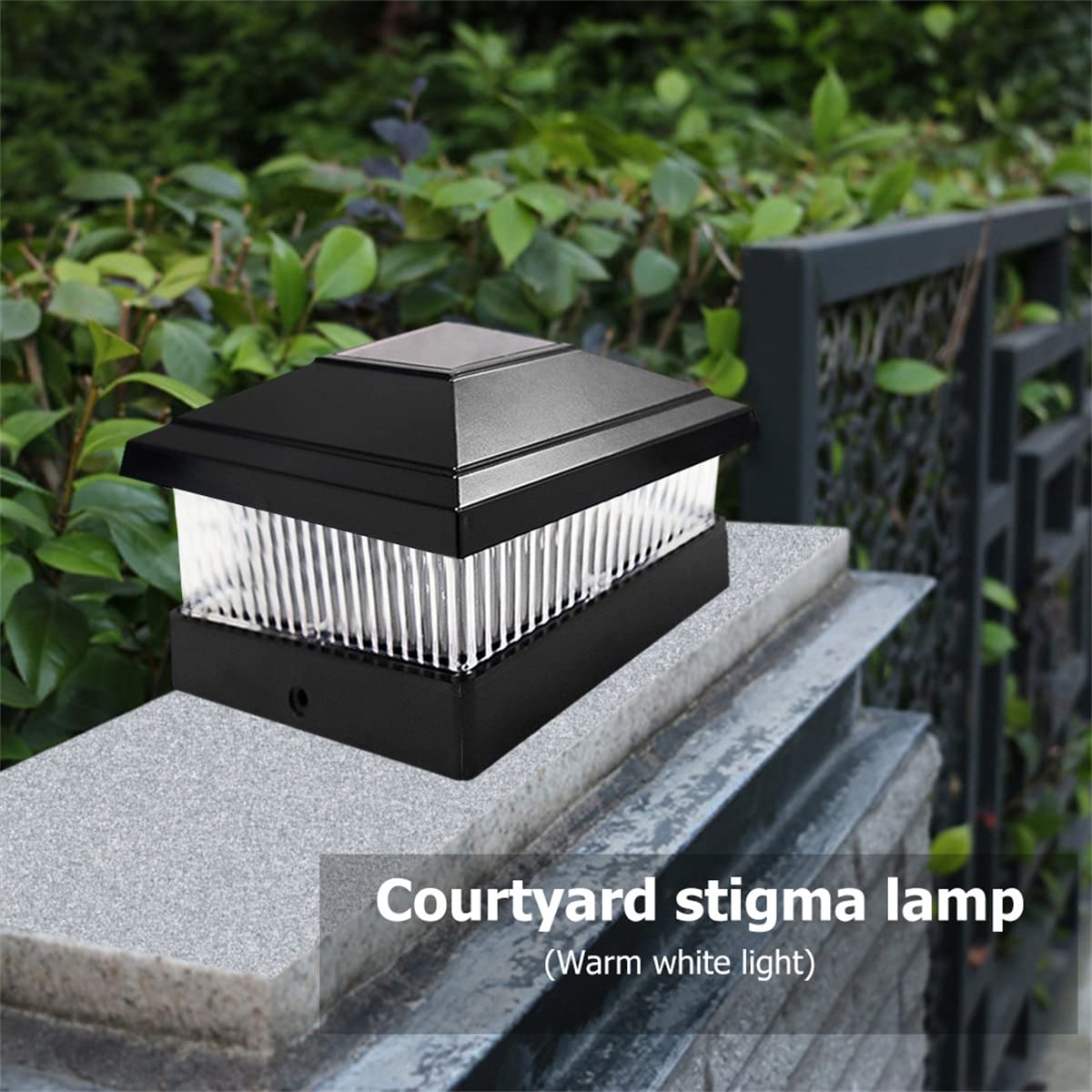 Lumières solaires de Chapeau de Poteau Lampes de Poteau extérieures Éclairage LED Chapeau de clôture Lumière Deux Modes d'éclairage, pour poteaux en Bois 4X4,Noir