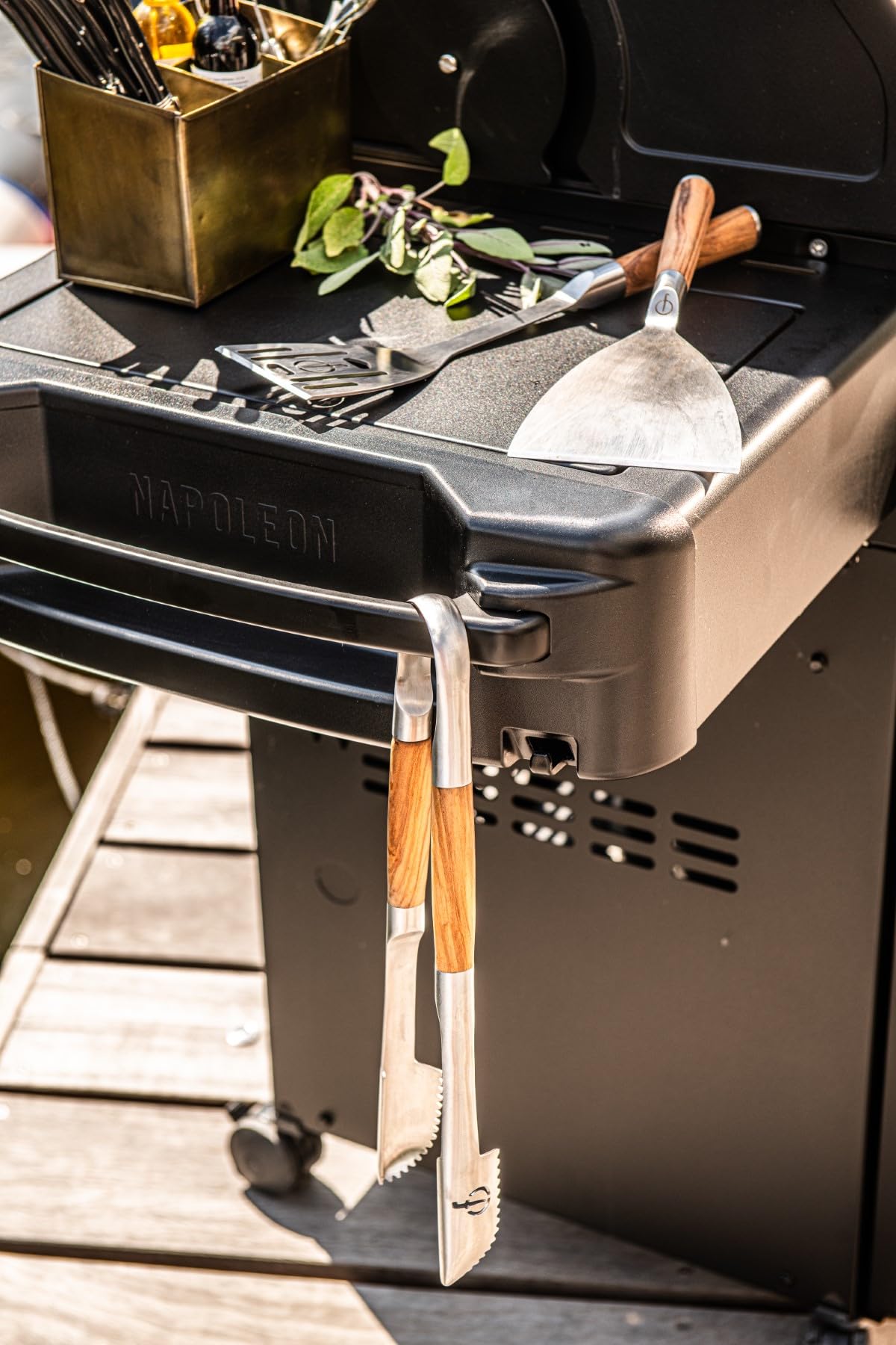 Forged BBQ Spachtel, Pfannenwender, zum Wenden und Servieren, Olivenholz griff