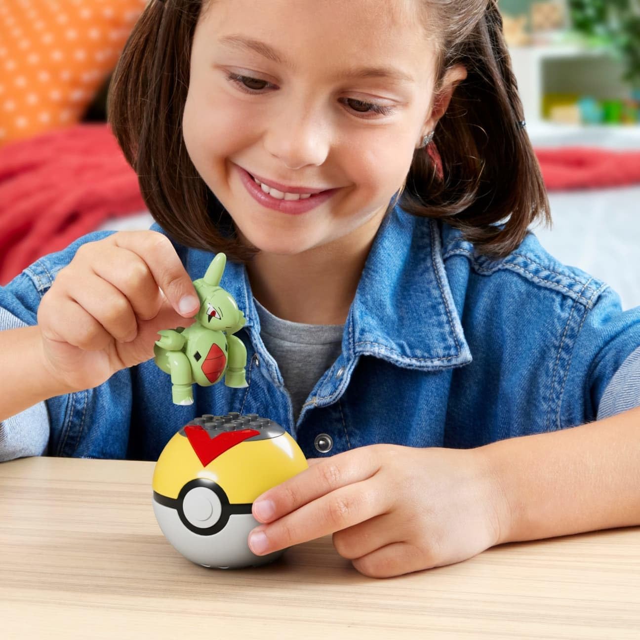 MEGA Pokemon: Series 23 Larvitar Level Ball - 29 Piece Building Set
