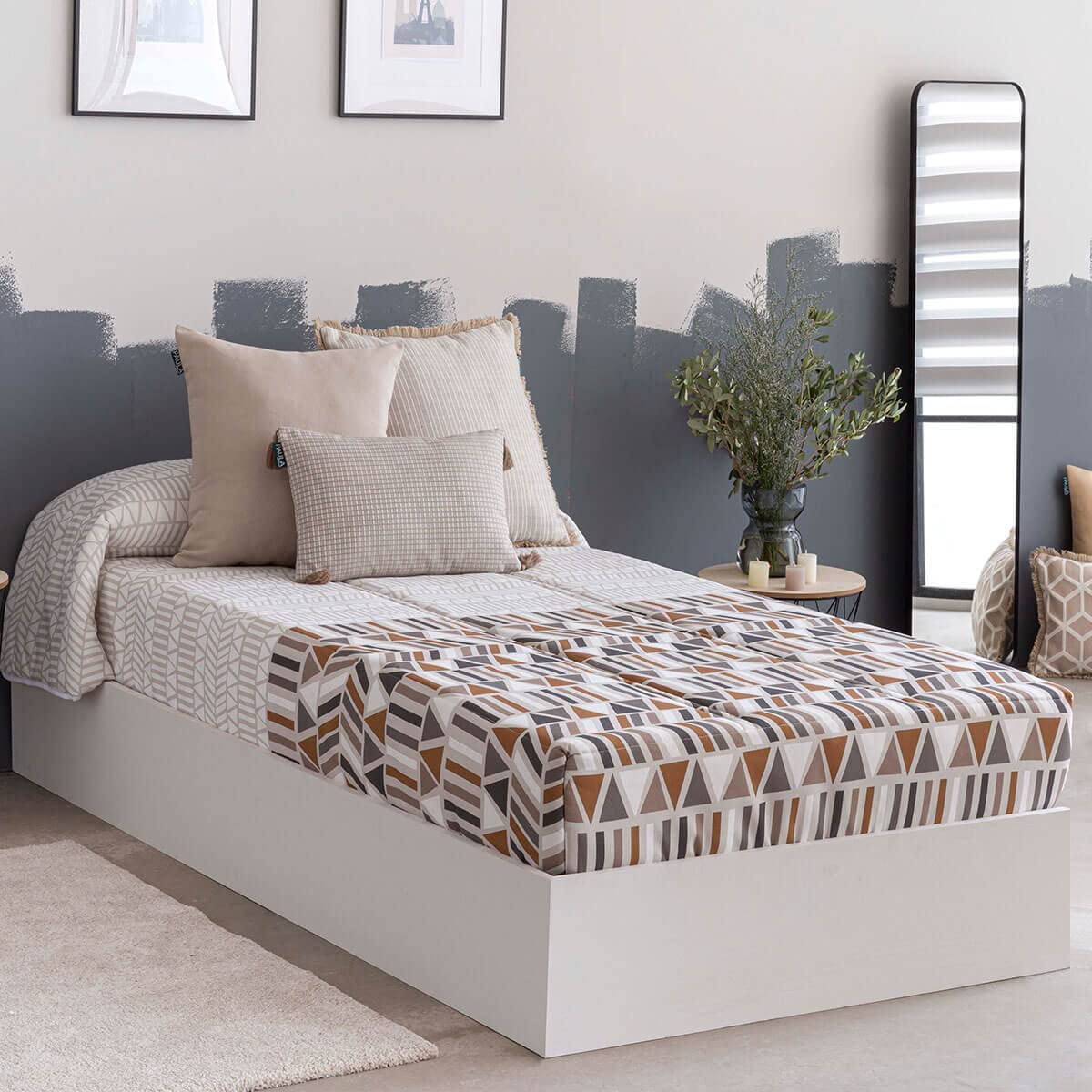 Lanovenanube Edredón Ajustable Eibar Beig Cama 90 Algodón-Poliéster | 70% algodón y 30% poliéster. Gramaje 150 gr. Ajustable con goma. Para colchón hasta 35 cm y camas 190/200 cm.