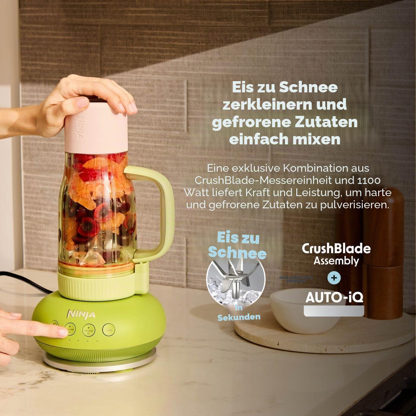 Ninja BlendBoss Mixer mit tragbarem Becher, persönlicher Mixer mit abnehmbarem Reisebecher, 3 automatische Voreinstellungsmodi, Cyberspace DB351UKCY