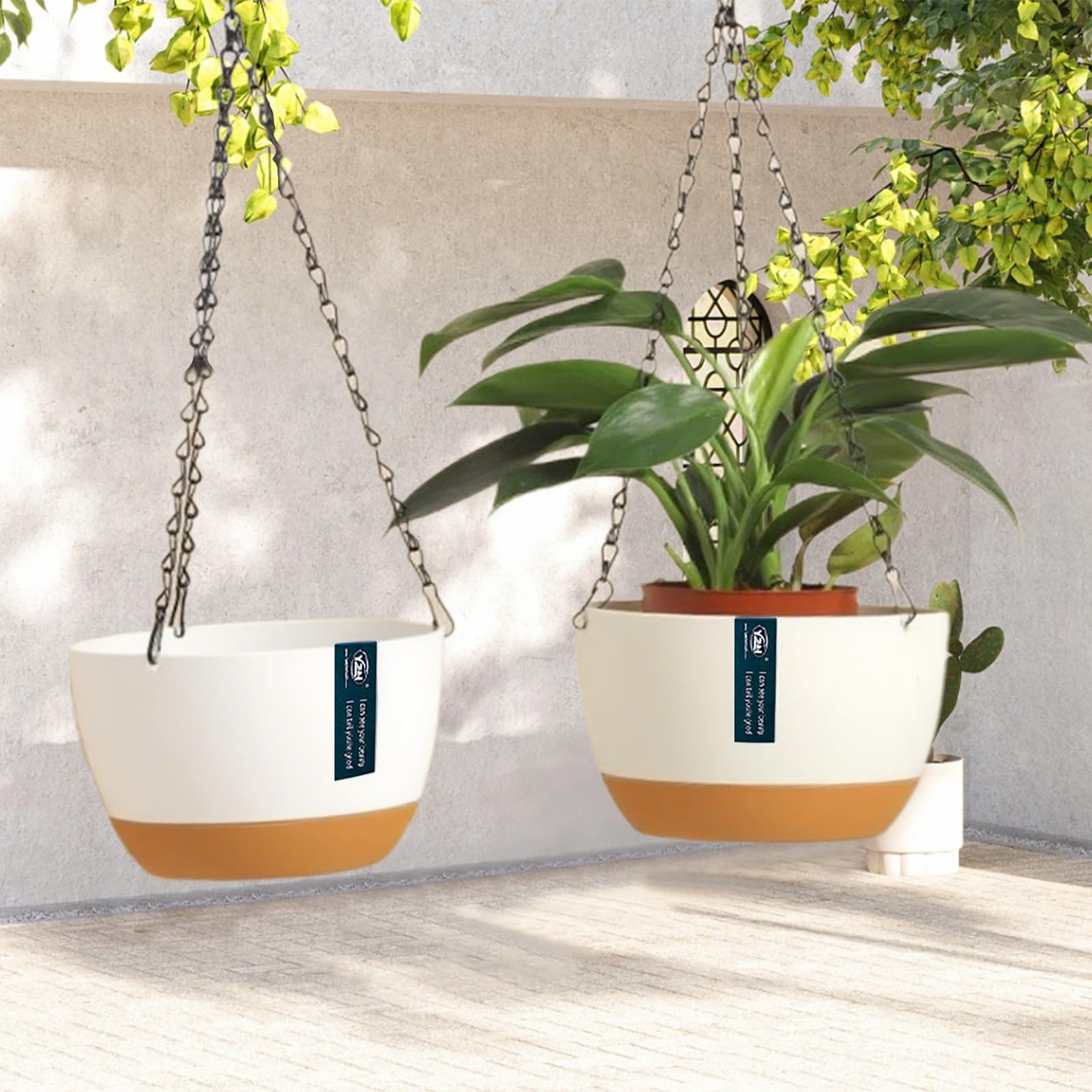 Fioriera Sospesa,Mengger 2 pezzi Fioriere Sospese con Ganci a Catena,Fioriera Sospesa in Plastica con Fori di Drenaggio,Vaschetta Rimovibile,Vaso SDospeso per Piante(Bianco