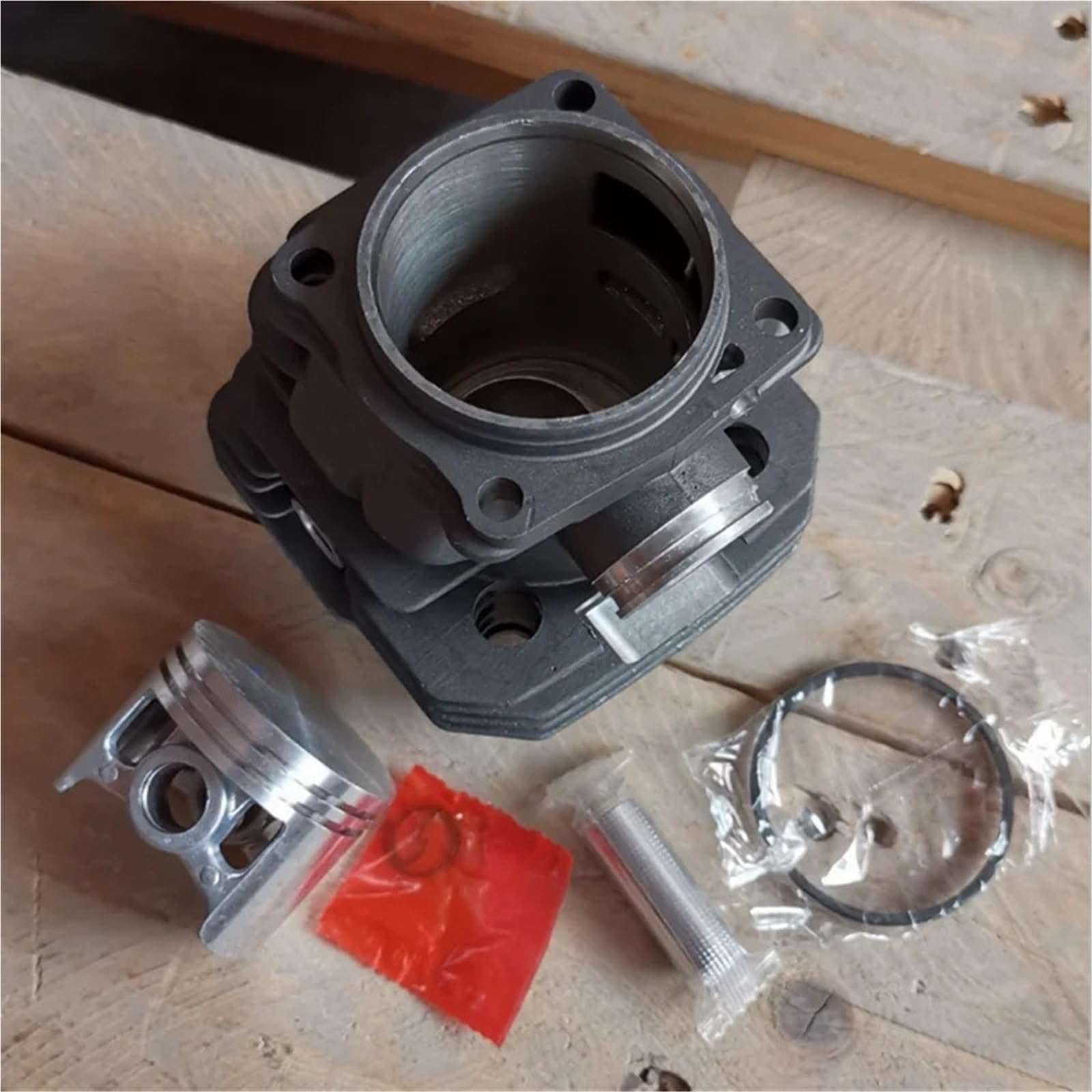 Zestaw tłoka cylindra Om965 (48 mm) pasuje do pił łańcuchowych Oleo-mac 965 do zespołu cylindra do zespołu zacisków pierścieniowych Kolben