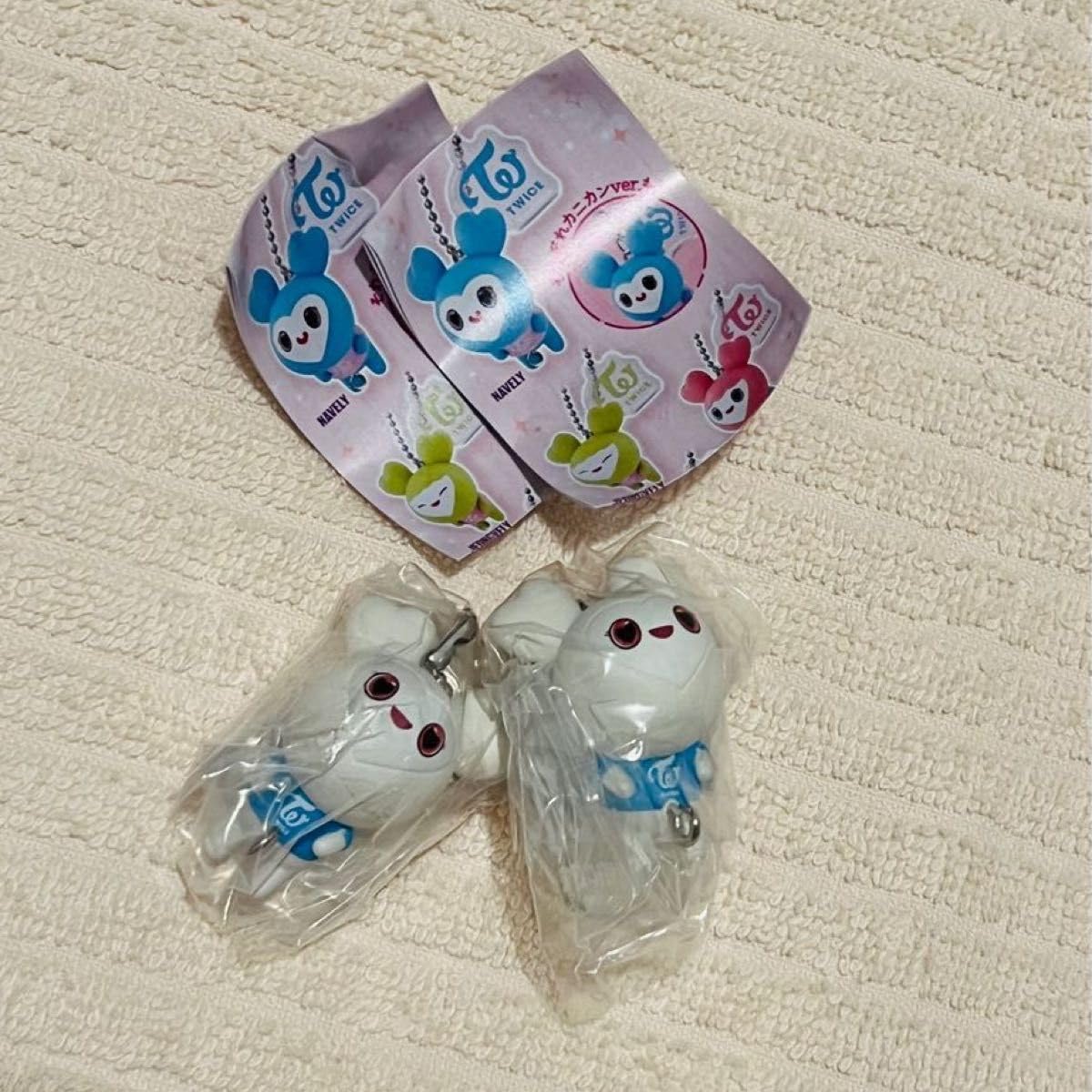 twiceラブリーtwiceダブリーダヒョンダブリーバックチャーム2個セット twiceラブリーtwiceダブリーダヒョンダブリーバックチャーム2個セット