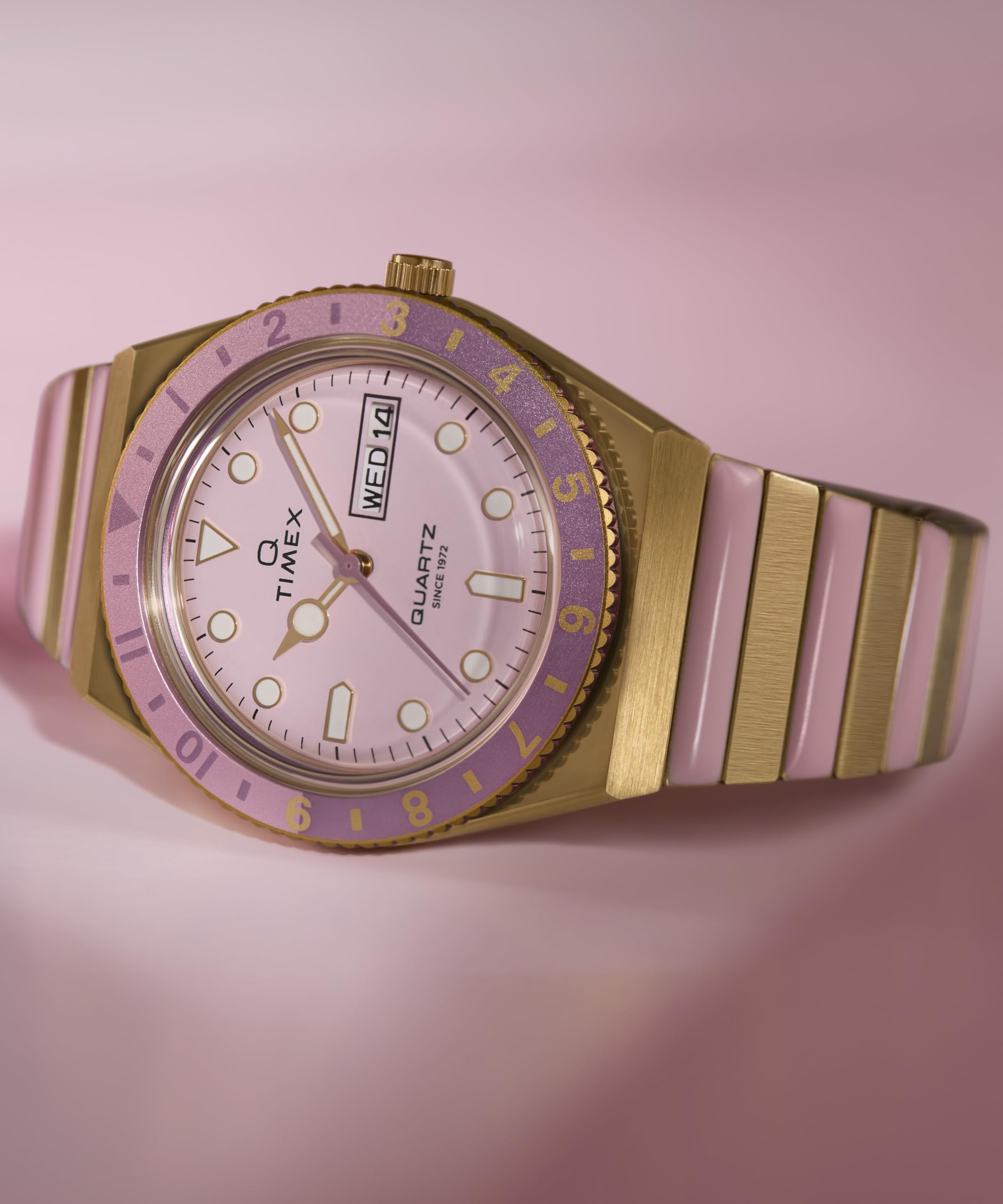 Timex Q TW2W87600 Zegarek damski, 36 mm, dwukolorowa elastyczna bransoleta ze stali nierdzewnej, różowa tarcza i złota koperta