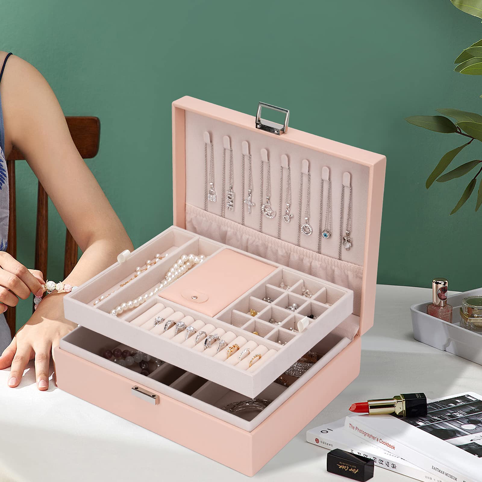 Video's over Wat is Sieraden Reiskoffer, PU Leren Reissieraden Organizer Doos, Kleine Draagbare Sieradenopslag Organizer voor Vrouwen Ringen Oorbellen Kettingen Donkergroen Video's over Wat is Sieraden Reiskoffer, PU Leren Reissieraden Organizer Doos, Kleine Draagbare Sieradenopslag Organizer voor Vrouwen Ringen Oorbellen Kettingen Donkergroen