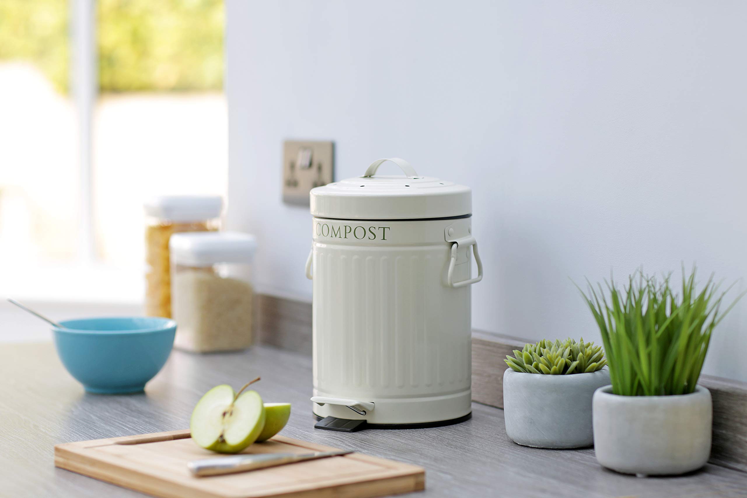 KitchenCraft Mini Pattumiera a Pedale per Rifiuti Organici da Cucina, in Metallo, Capacità 3 Litri, Colore Crema