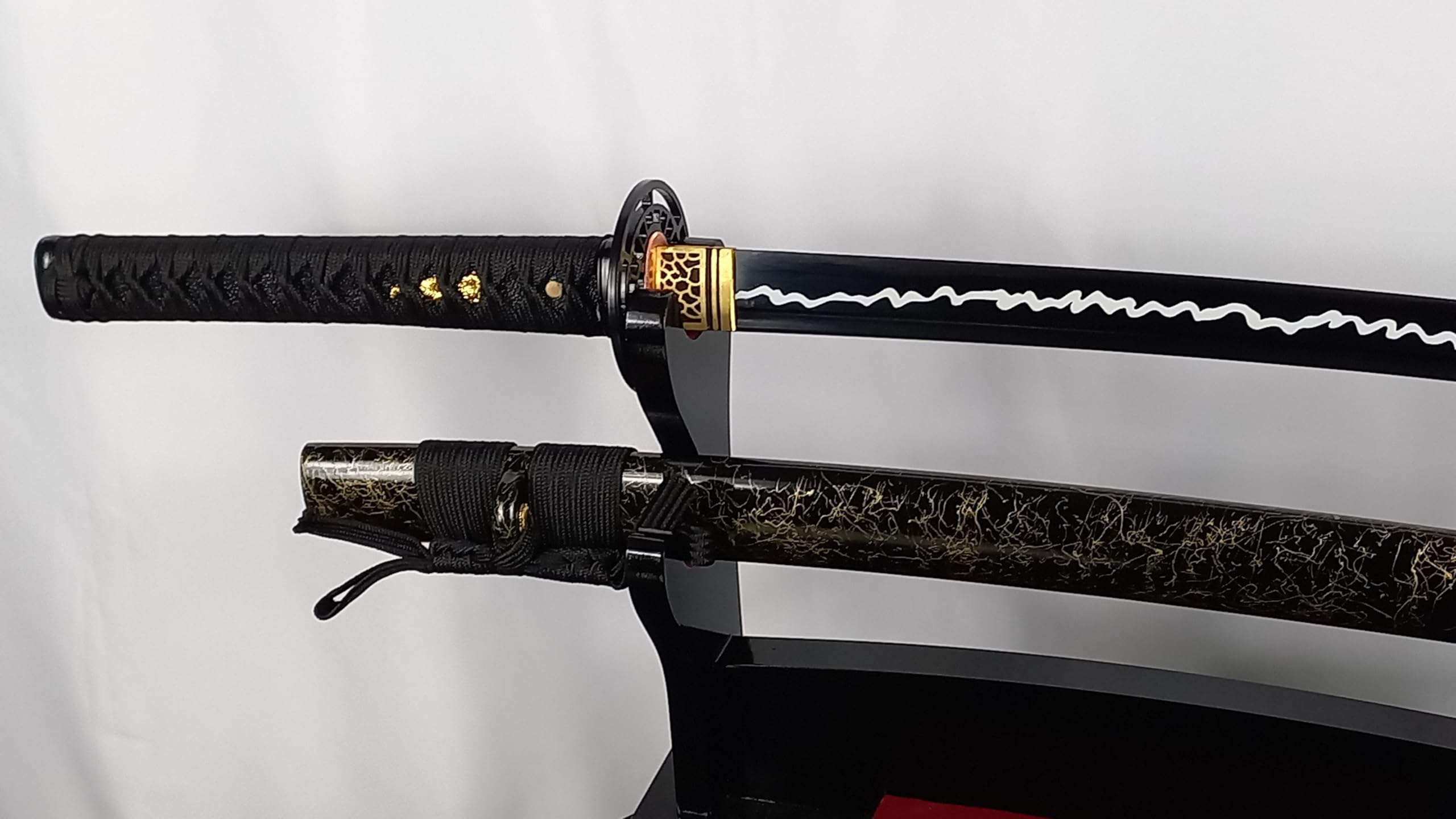 Generisch Osaka Katana Samurai Schwert - scharf, echt & handgeschmiedet - gefaltetes Katana Schwert ohne Ständer - echter Japanischer Kohlenstoffstahl - Schwarz (Black) Deko Katanas