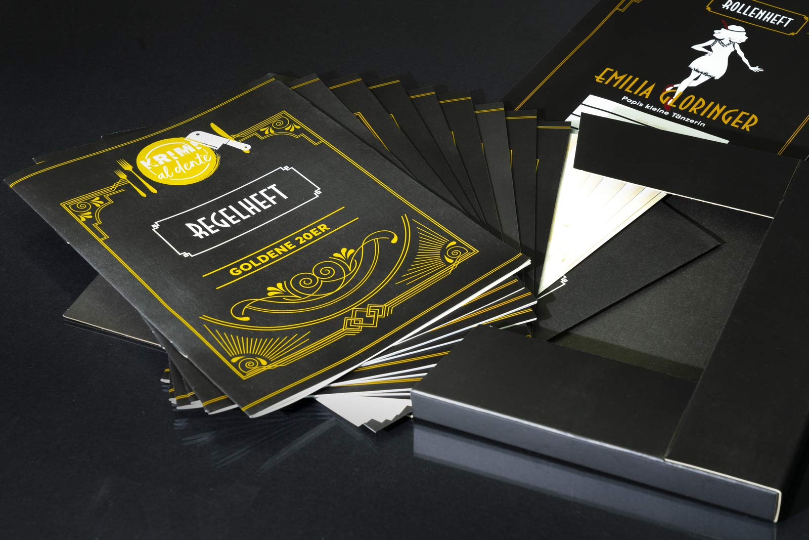 Krimi al dente – Goldene 20er – Swing mir den Jazz vom Tod: Das Krimi-Dinner für 5–8 Spieler inkl. Namensschildern, Rollenheften, Ereignissen, Rezepten sowie Deko- und Kostümtipps.