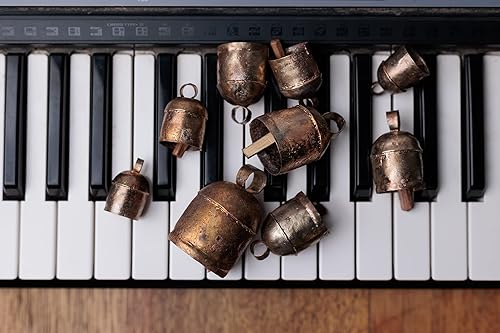 Vista 5 de metalart Campanas de hojalata indias vintage hechas a mano, campanillas rústicas con madera para manualidades, aniversario, ganado, fiesta