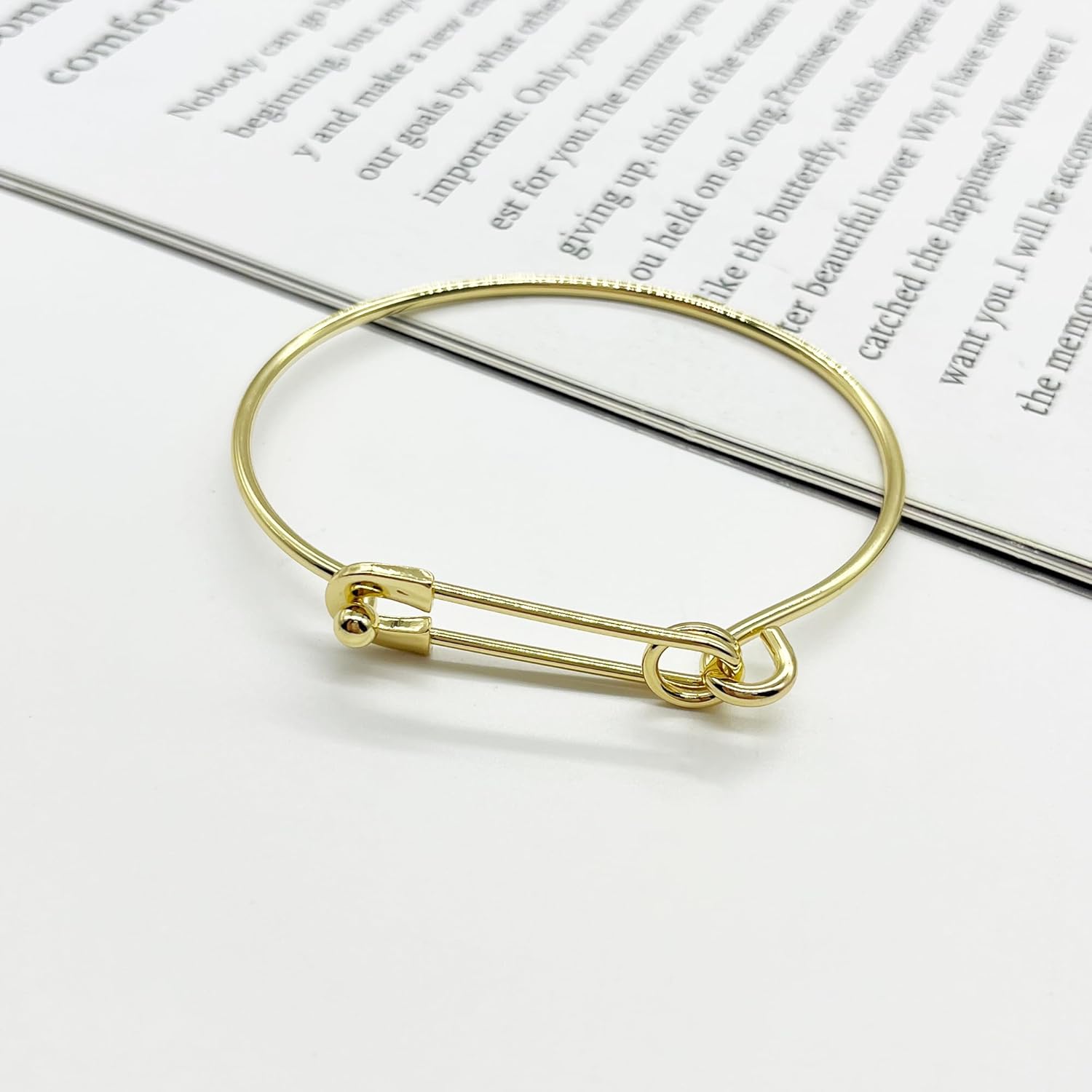 Elegant Gold Safety Pin Design Bangle Bracelet, Metal Cuff Style, Fashion Jewelry for Women - Image 5