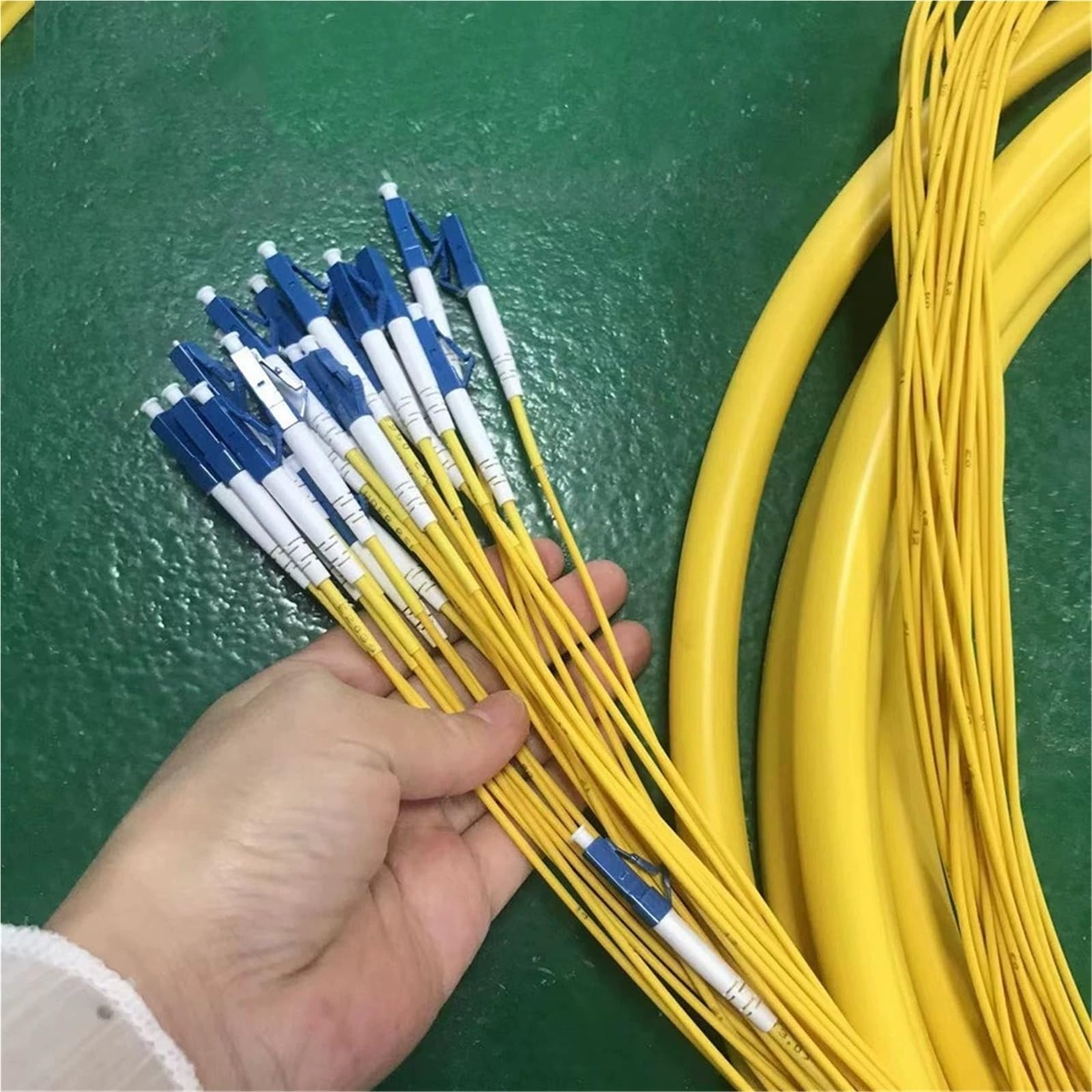Cordon de raccordement en fibre optique E2000/A à SC/FC/LC/ST à 4 cœurs, longueur 10-100 mètres (10 m, E2000UPC-FC)