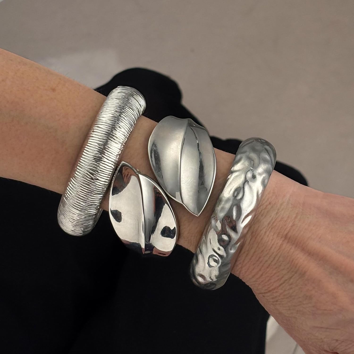 3Pcs Chunky Gold Bangle Bracelets for Women Trendy Gold Bracelet Stack Cuff Bangles Daily Wear Fashion Arm Cuff Upper Arm Jewelry Valentine's Day Gifts - Image 2