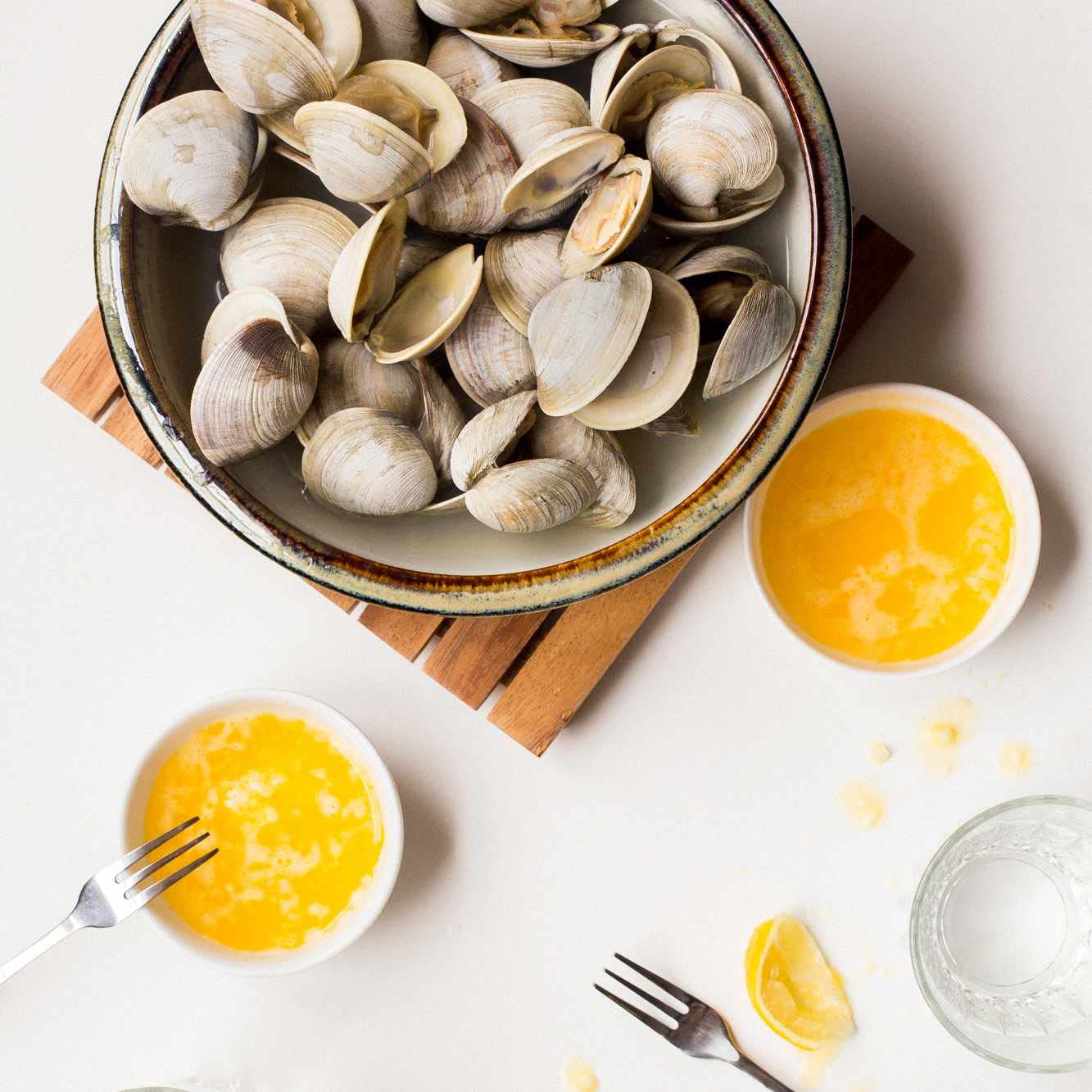 Fresh Rhode Island Littleneck Clams by AllFreshSeafood - 8 Pcs - Premium, Doorstep Delivery - Ideal for Seafood Lovers & Gourmet Dishes