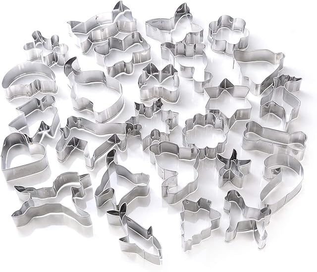 GWHOLE Cookie Cutters Set, Animal Classic Shape Cutters for Kids, Set of 26