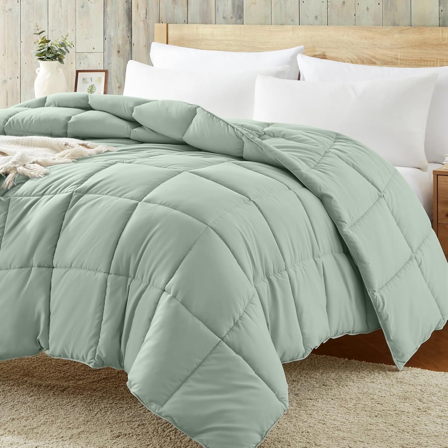Homelike Moment Lightweight Queen Comforter-Green Down Alternative Bedding Comforters Queen Size, All Season Duvet Insert Quilted Bed Comforter Soft Queen/Full Size Green, 88x88IN Green Full/Queen