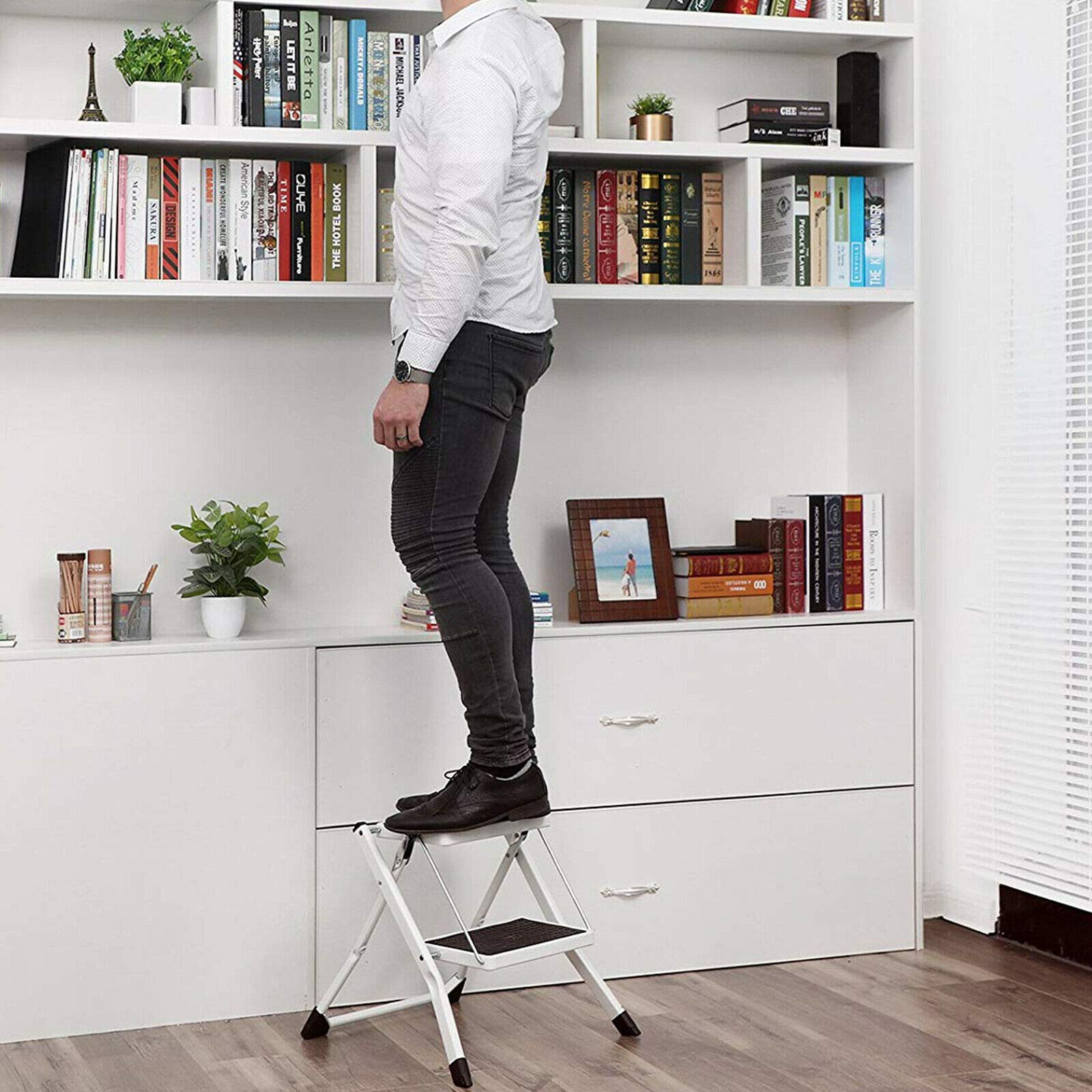 Taburete plegable de acero de alto rendimiento (para hasta 150 kg) Escalera portátil de 2 peldaños con peldaños acanalados antideslizantes Mini taburete ligero para el garaje de cocina en casa