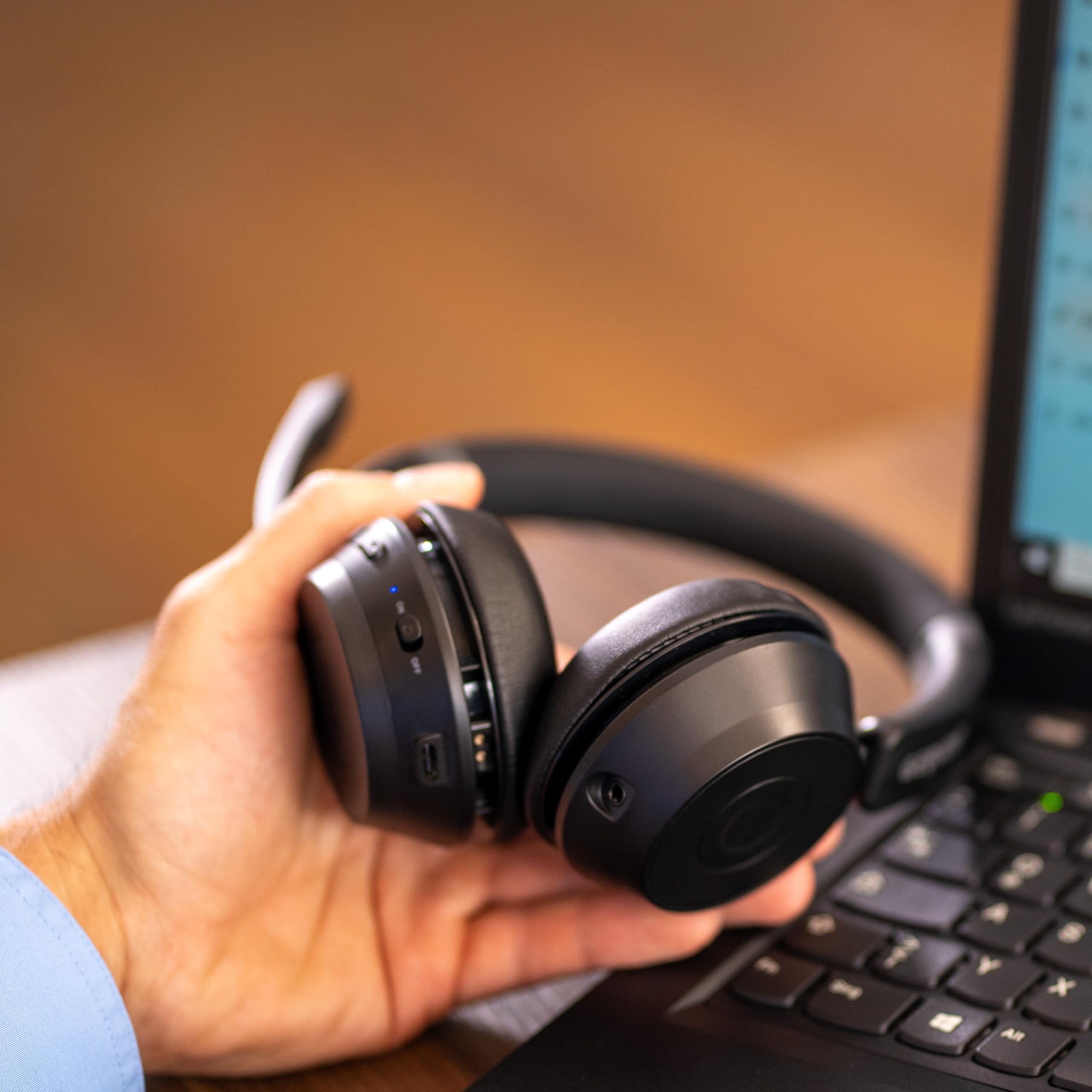 GEQUDIO GB-2 - Cuffie Bluetooth con microfono, con cancellazione del rumore, senza fili, per due dispositivi come smartphone, cellulare, PC o laptop, in ufficio (GB-2 con ricarica)