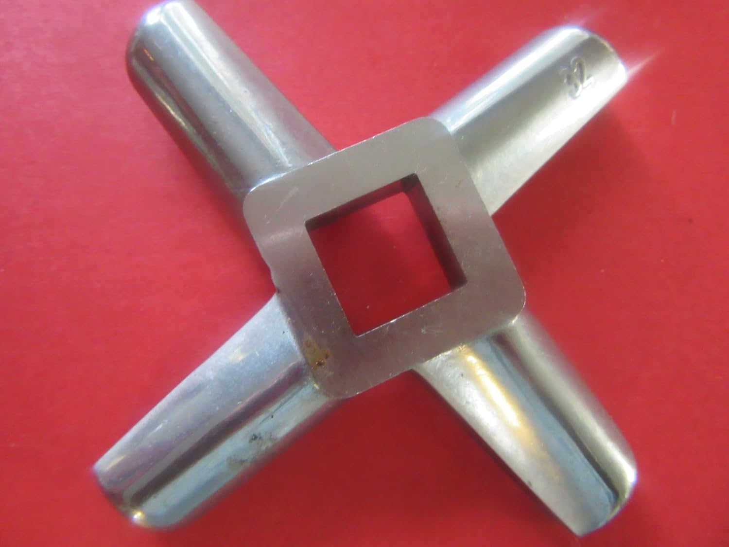 Made in Italy. Size #32 meat grinder plate/knife combo. 3mm (1/8") holes for find ground meat. Stainless Steel. Fits virtally all size #32 units. Plate has hub on one side. Heavy duty knife