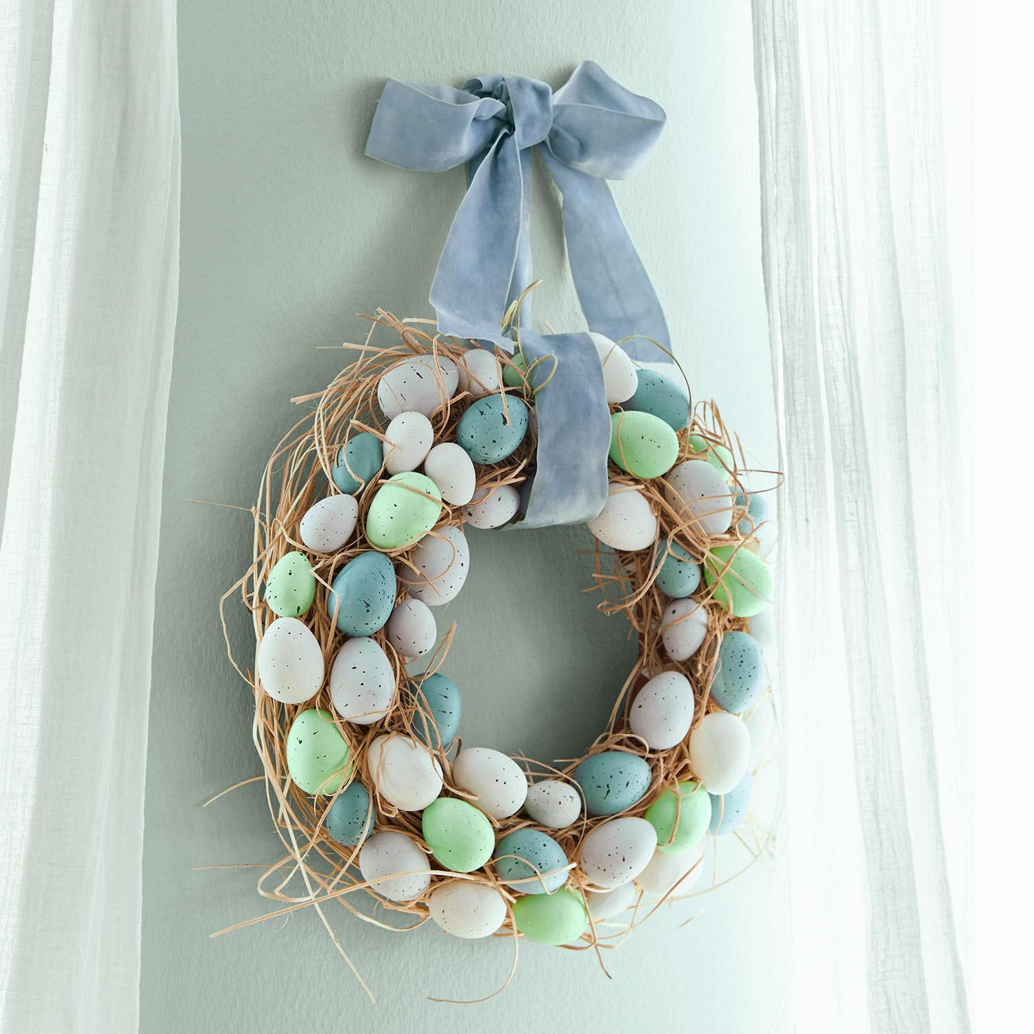 Loberon Kranz Pinehurst, von Hand bemalt, zarte Farbwahl, Osterkranz, Osterdeko, Ostern, Osterfest, Wohn-Accessoire, Bambus, Kunststoff, Schaumstoff, bunt