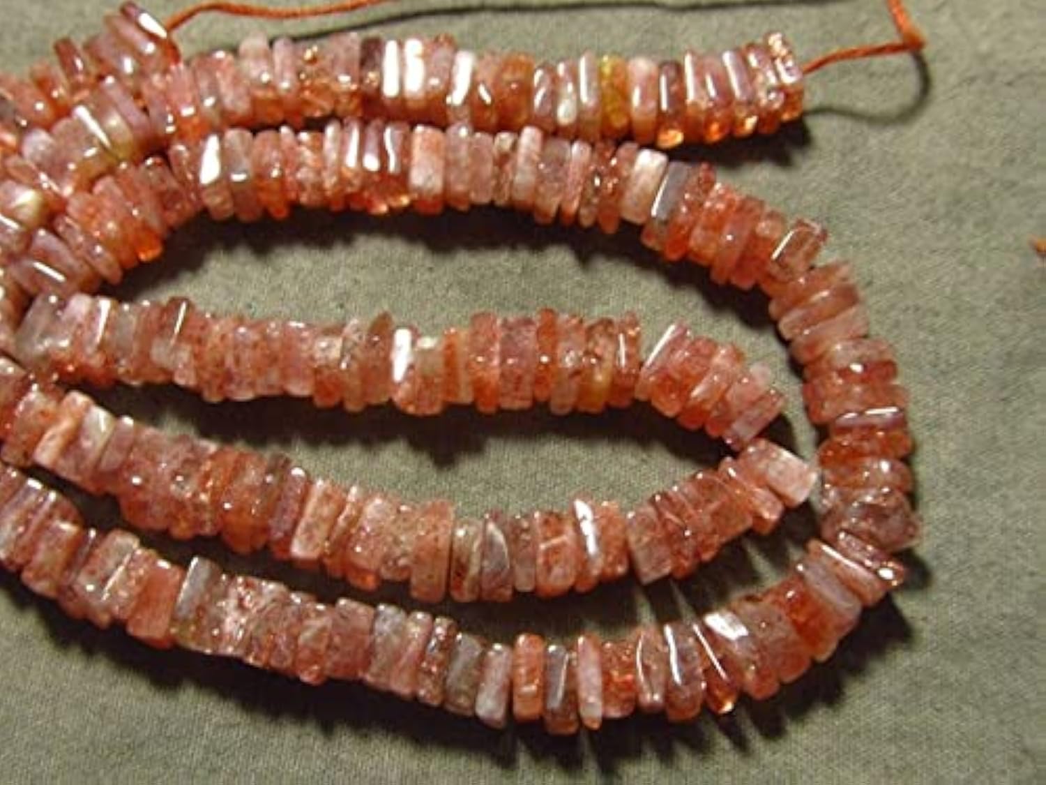 Pierre de soleil africaine LKBEADS perles heishi carrees de 5-6mm pour creation de bijoux de qualite