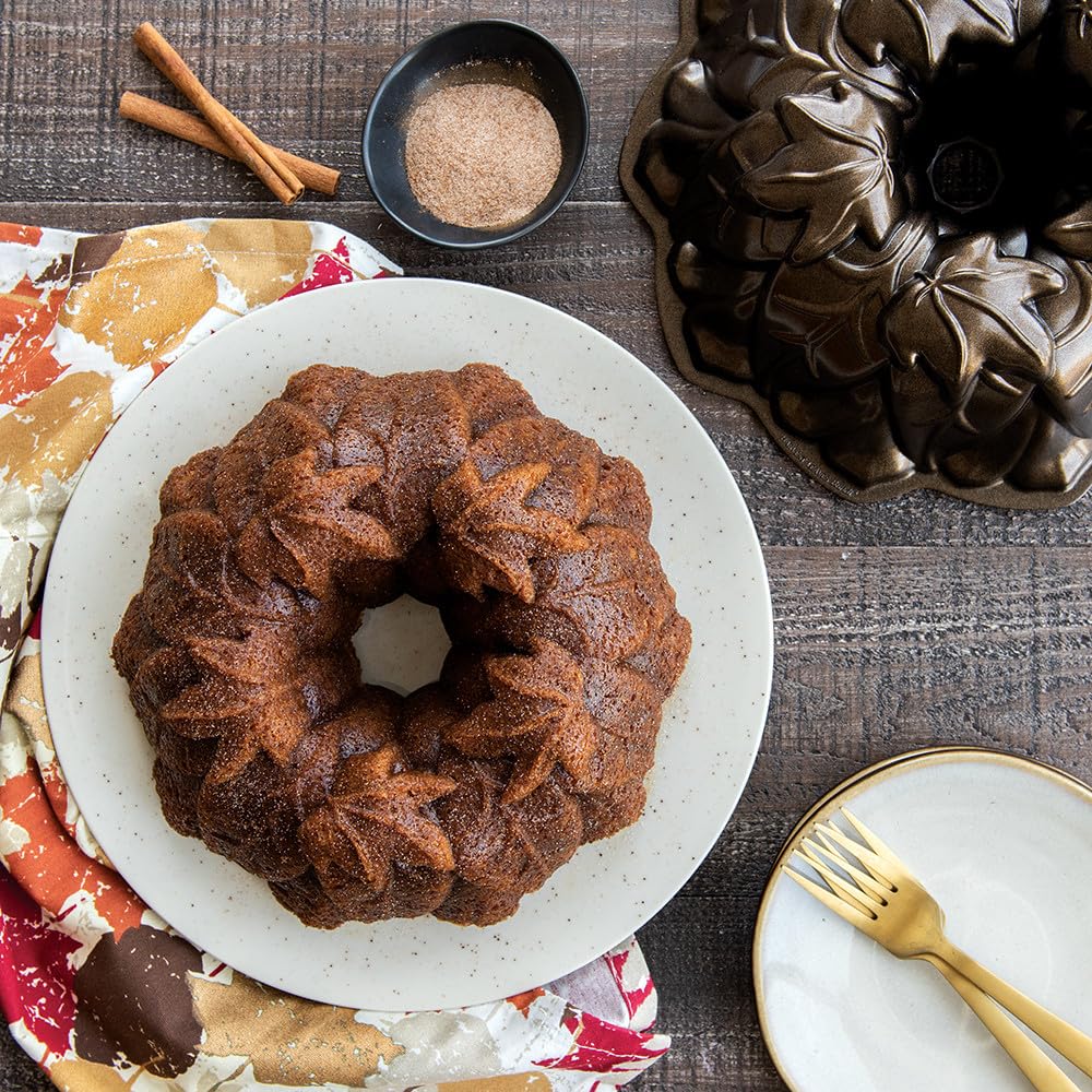 Nordic Ware - Moule à gâteau, moule à pâtisserie au design élégant - Moule à gâteau Bundt Feuilles d'automne Bronze - Revêtement antiadhésif - Fonte d'aluminium
