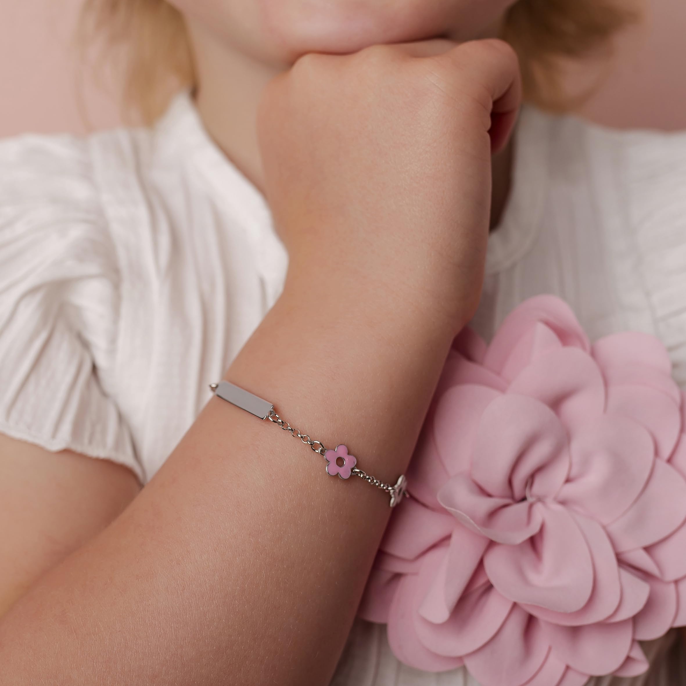 Sakrami Bracciale in Argento 925 Bimba Personalizzabile con Nome Tre Fiorellini Smaltati Colorati Kids Collection + Confezione Regalo Personalizzata - Braccialetto per Nascita Comunione o Battesimo