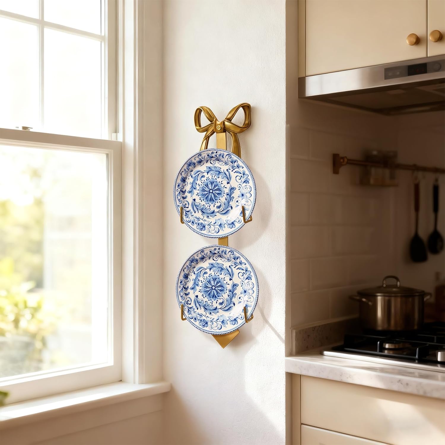 Zonon 2 Pack Gold Bow Plate Holder for Wall Bow Knot Iron Easel Display Rack Wall Mount Metal Plate Hanger Stand for Hanging Photo Frame Art Plaque for Cabinet Kitchen Counter Bar Cafe (18.5 x 7 Inch)