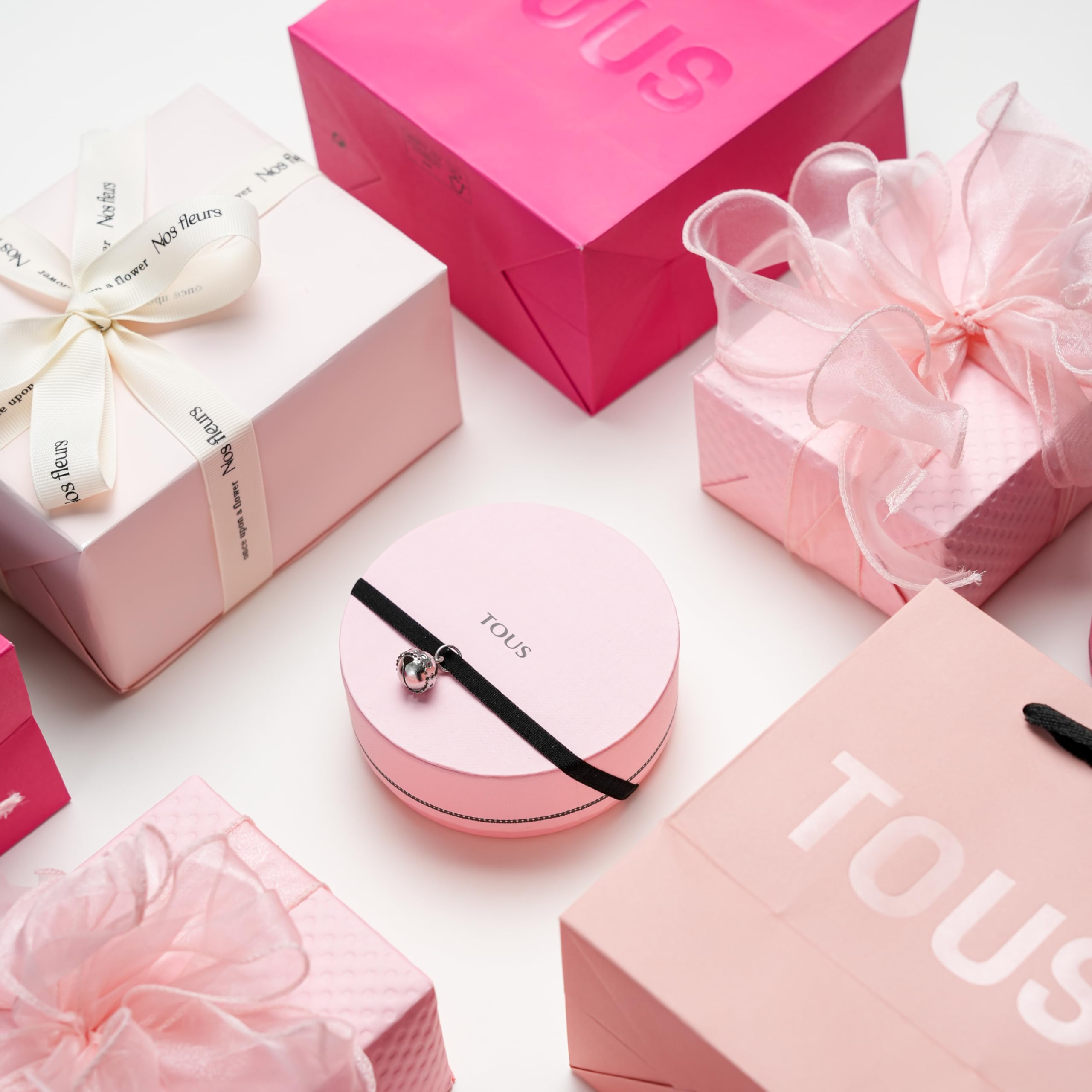 TOUS Pendientes de Plata de Primera Ley para Mujer con Motivo Oso de 0.6 cm y Cierre de Presión, Simple y Versátil, Colección Muffin