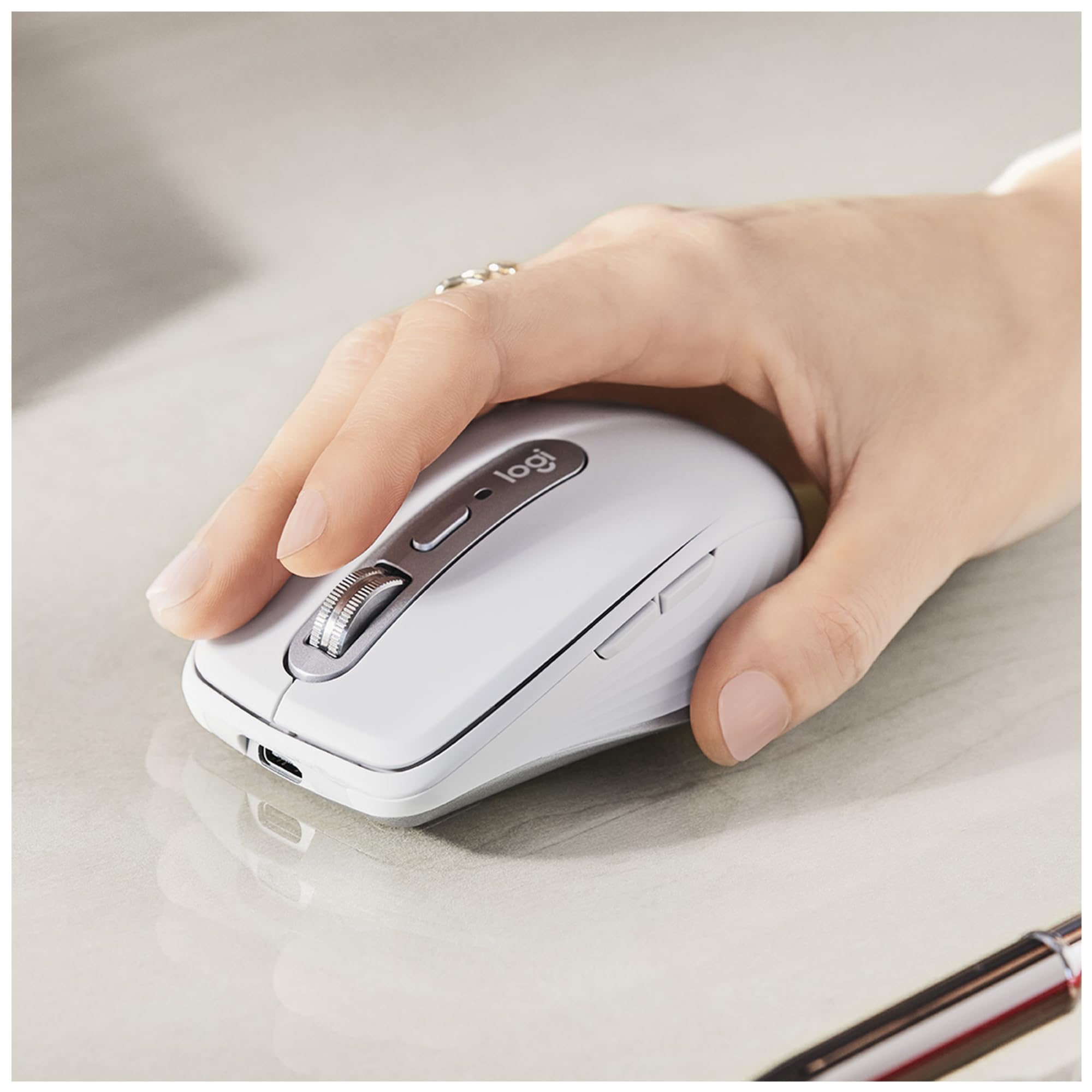 Logitech MX Anywhere 3 for Mac | Mouse wireless, scorrimento rapido, ogni superficie, 4K DPI, tasti personalizzabili, USB-C, Bluetooth, Mac/iPad - Grigio