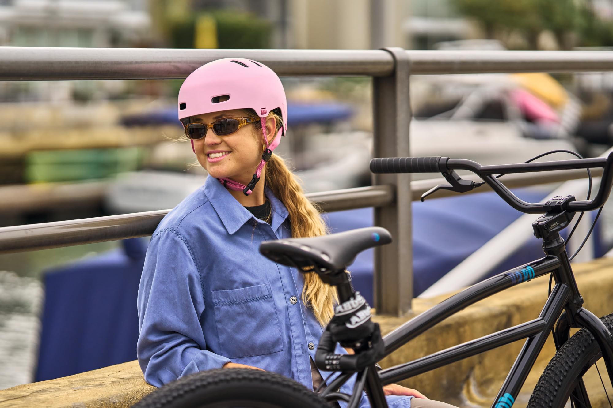 ABUS XOXO Bike Helmet - City Helmet in Skater Look - Helmet for Skateboard, Bike, Scooter - with Optimised Chin Pad - for Teenagers and Adults
