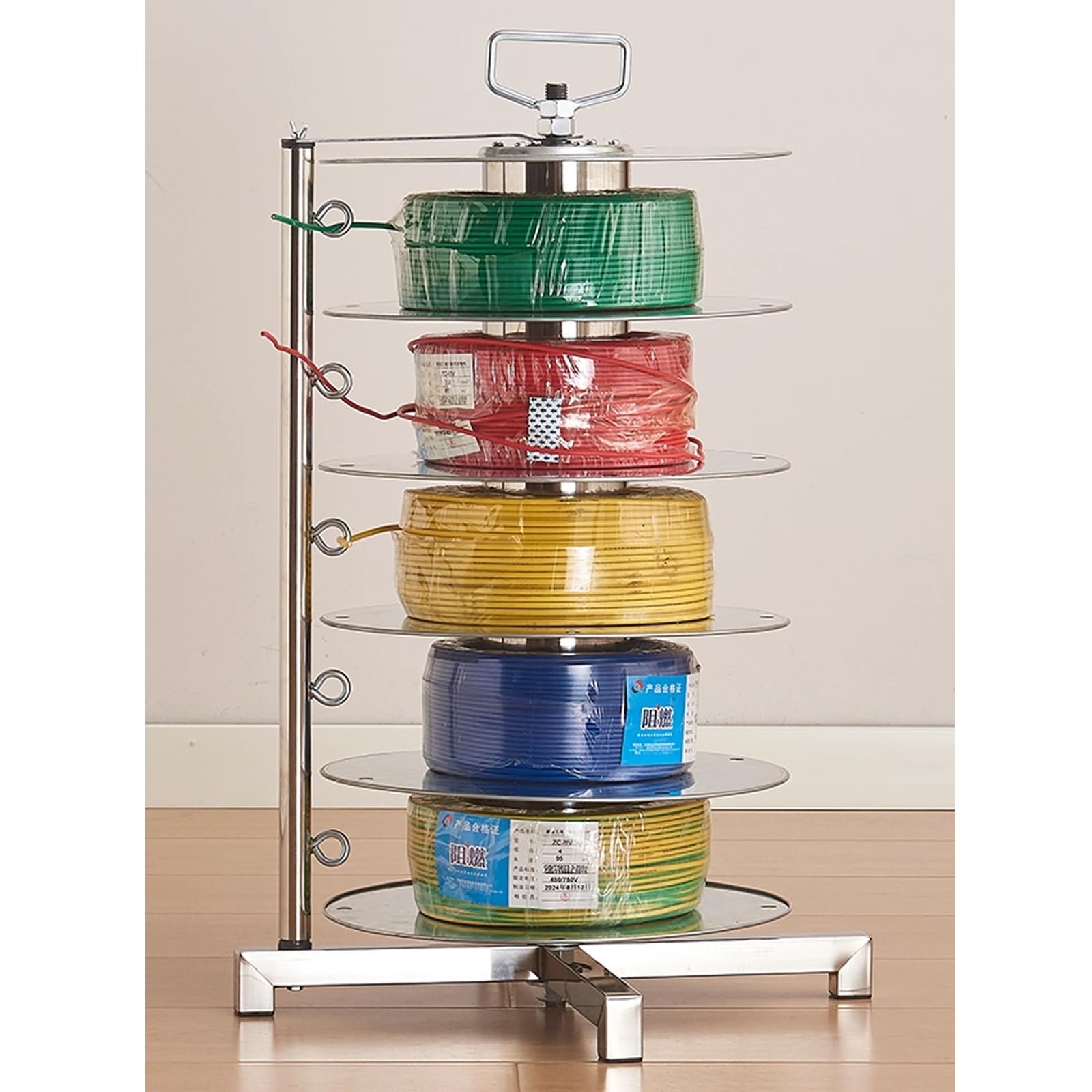Distributeur industriel avec couches amovibles pour une utilisation intensive, organise et stocke efficacement les rouleaux