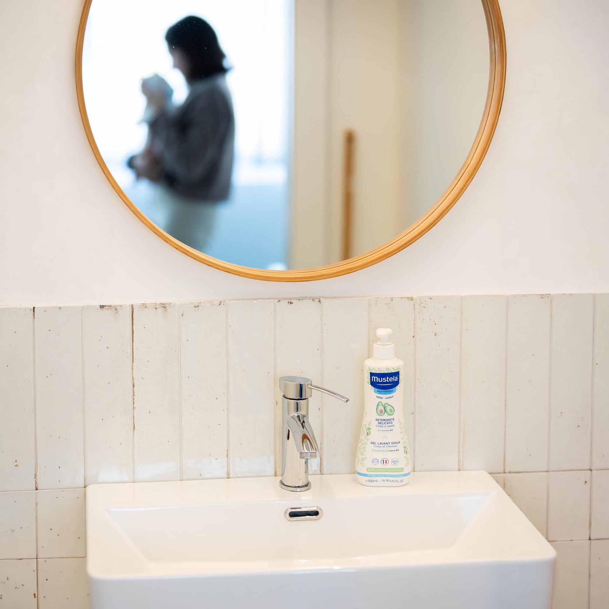 Mustela Detergente Delicato, Corpo e Capelli, per Neonati, Bambini, Adatto a tutta la Famiglia - Deterge Delicatamente e Non Brucia agli Occhi, 93% Ingredienti di Origine Naturale (500ml) - 4