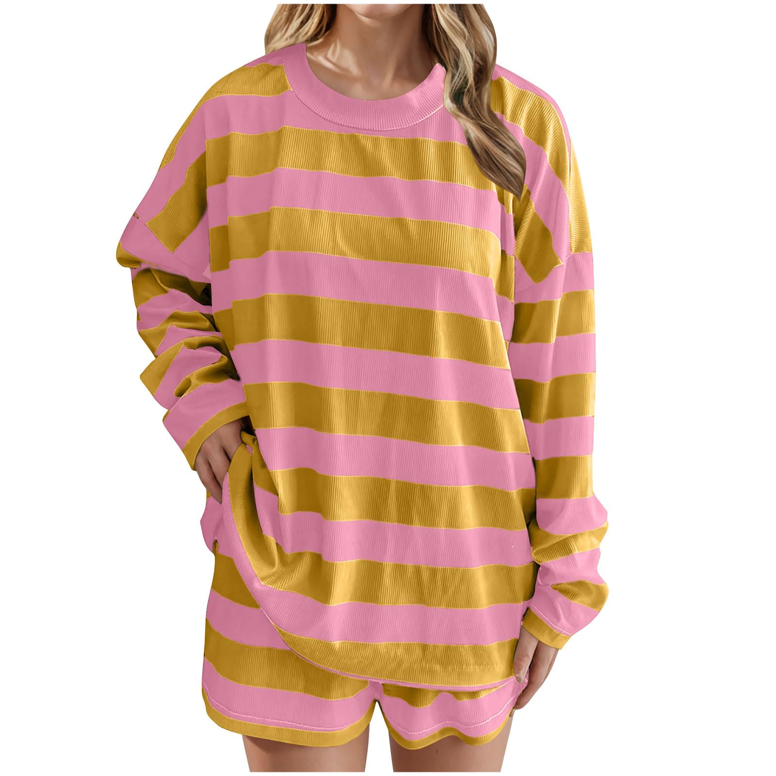 Pull surdimensionné et short large en maille : ensemble de détente femme deux pièces rayé