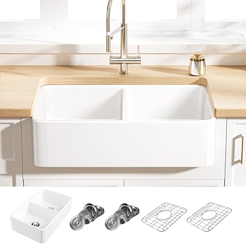 Eridanus - Fregadero de cocina de cerámica de 33 pulgadas con dos lavabos, fregadero de granja en blanco, coladores de cesta y rejillas inferiores