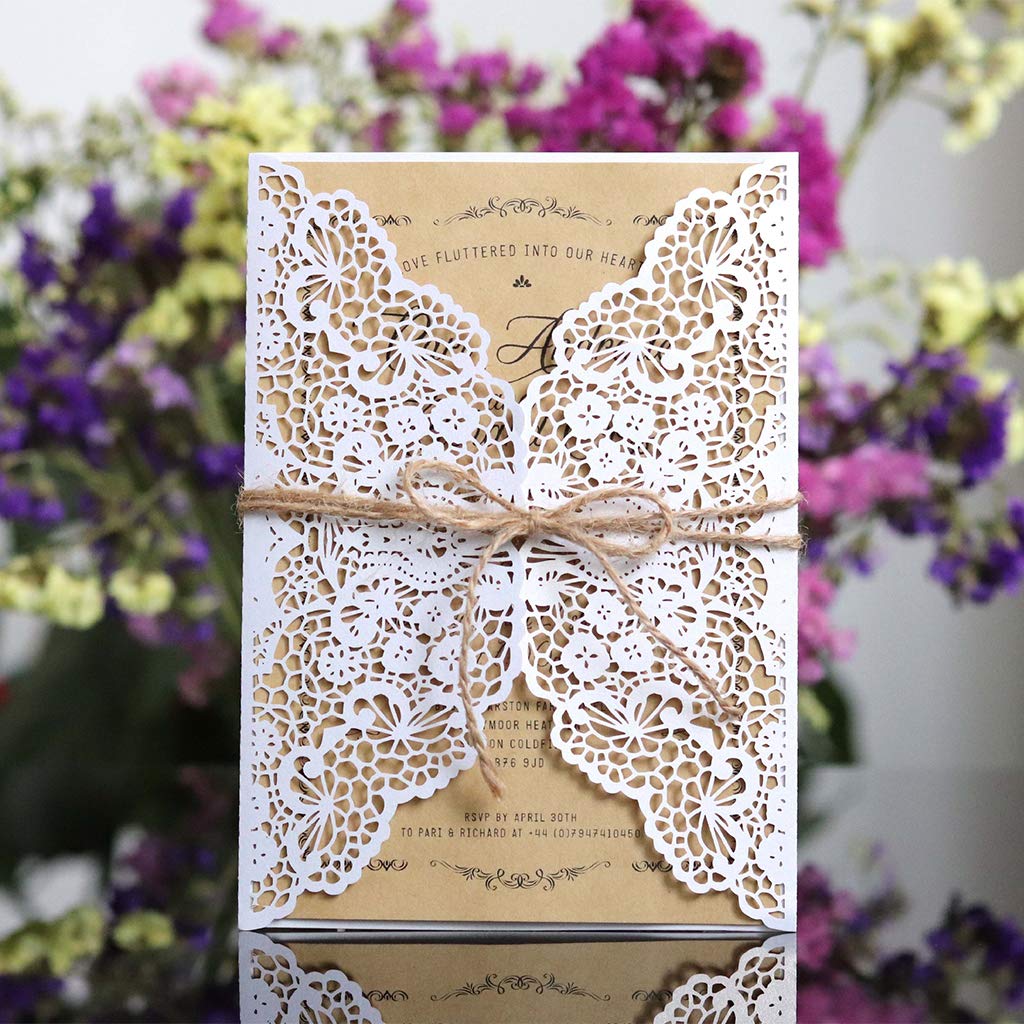 FifijuanC Lot de 50 cartes d'invitation découpées au laser avec inserts en carte Kraft marron pour mariage, fête prénatale, fête d'anniversaire 12.5cm x 18cm blanc