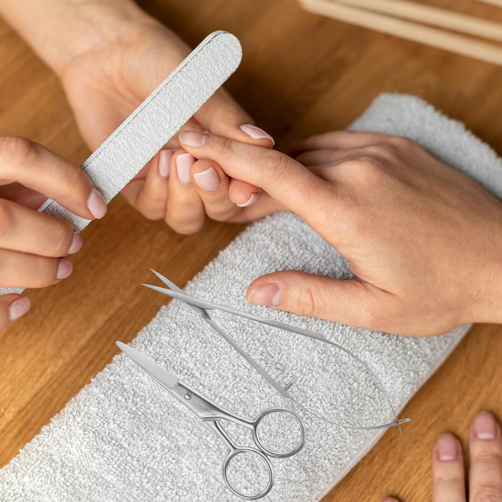 Tijeras para cutículas extra finas y curvas, profesionales, precisas, puntiagudas, para cejas, pestañas, uñas y piel seca, con 1 pieza de tijeras pequeñas