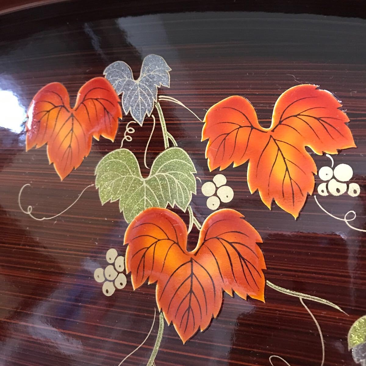 烏城雕，花彫刻 木製 漆器盆 Amazon.co.jp: お盆 丸盆 漆器 木製 トレー 盆 菓子盆 天然木 角盆 烏