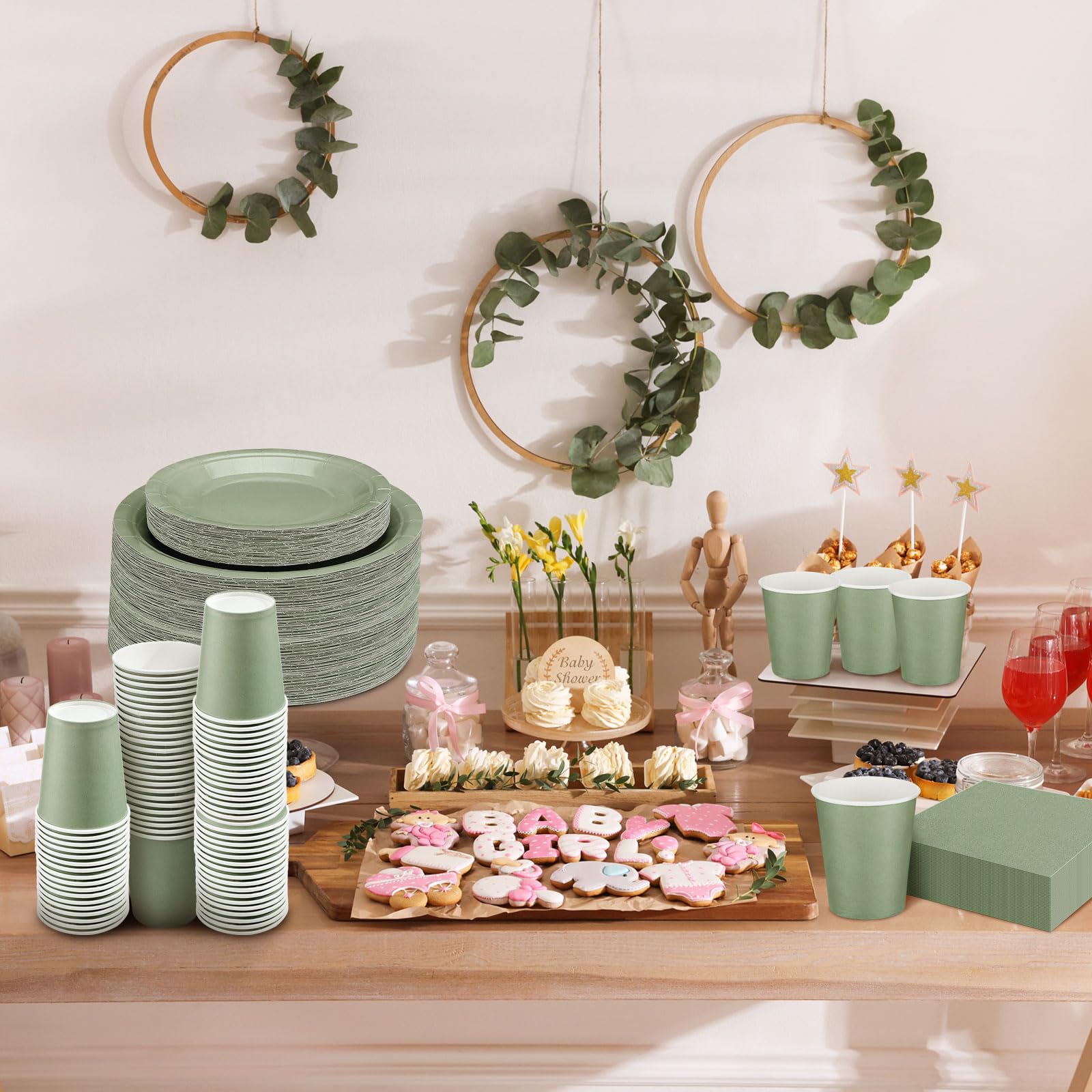 Dandat Lot de 200 assiettes jetables de 17,8 cm, 50 assiettes en carton de 22,9 cm, 50 gobelets en carton, 50 serviettes pour anniversaire, fête prénatale, fête de mariage (vert sauge)