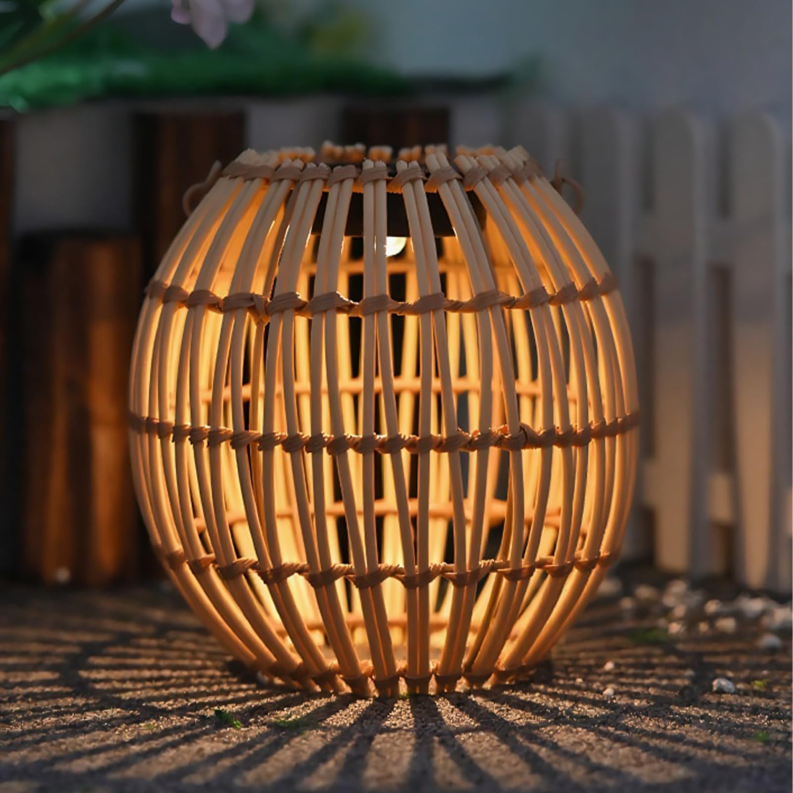 Lanterne in rattan, da esterni in rattan, resistenti alle intemperie, ad energia solare, con elegante , struttura in resina robusta con design unico, illuminazione da giardino per