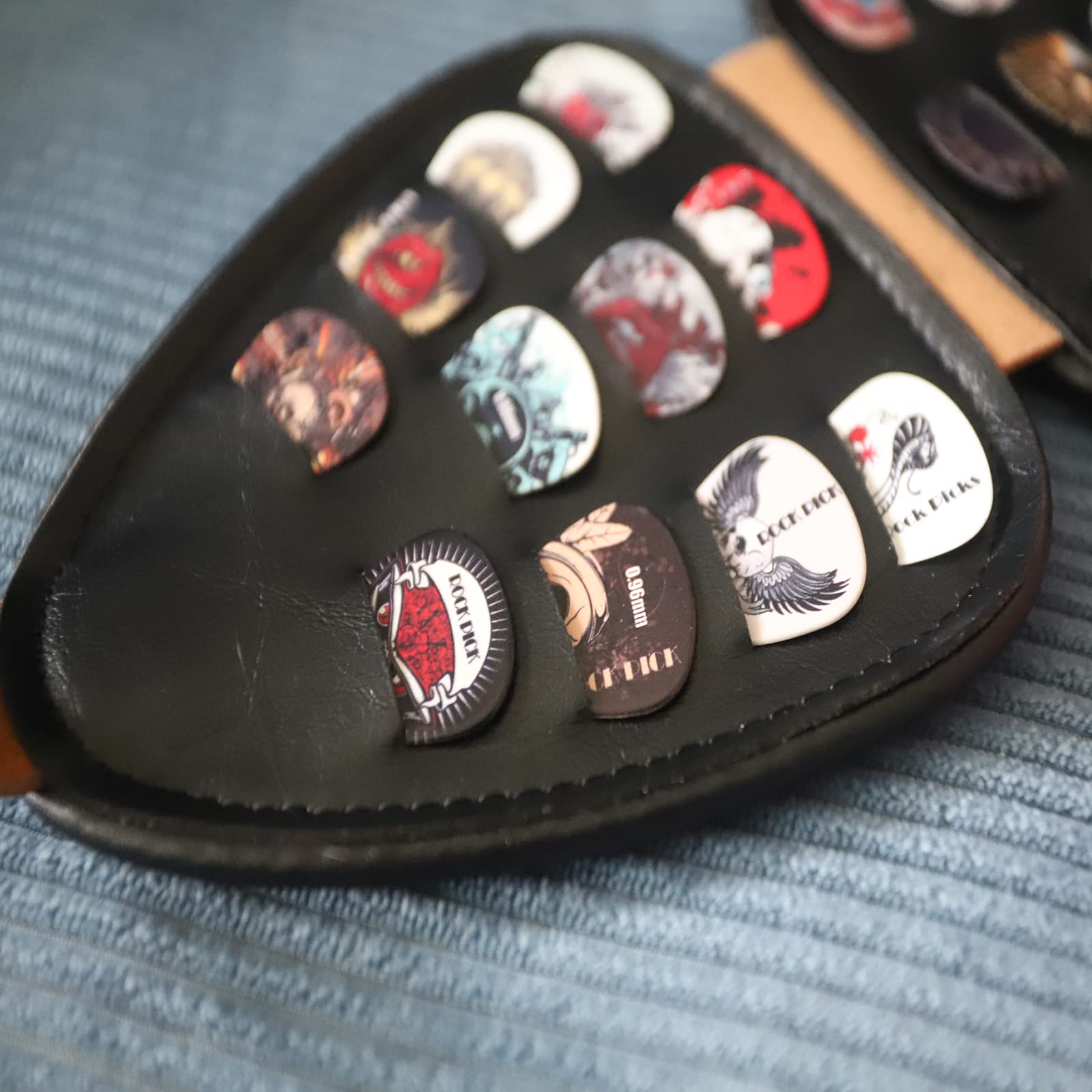RAUYIVANY Estuche para púas de guitarra con 22 púas, capa interior y exterior de piel pura para almacenamiento, 22 ranuras, bolsa de púas de varios grosores. Regalo para guitarrista