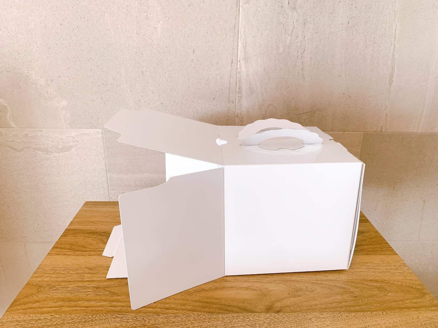 Amazon｜ボックス ケーキ箱のみ 高さ17．8cm保冷剤スペース付き