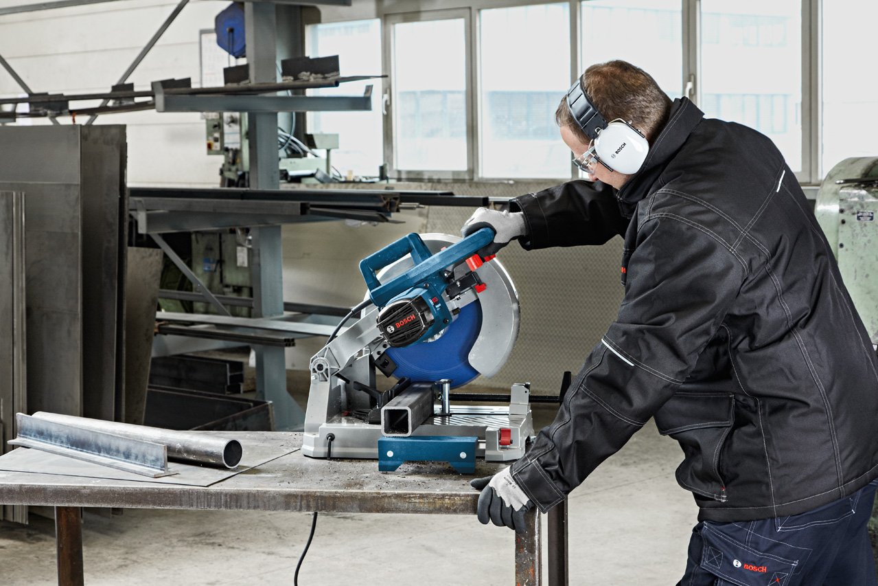 Bosch Professional 0601B28000 GCD 12 JL Troncatrice a Secco + Sega Circolare Esperto Lama 96 Denti Alluminio 305 X 30 2.8