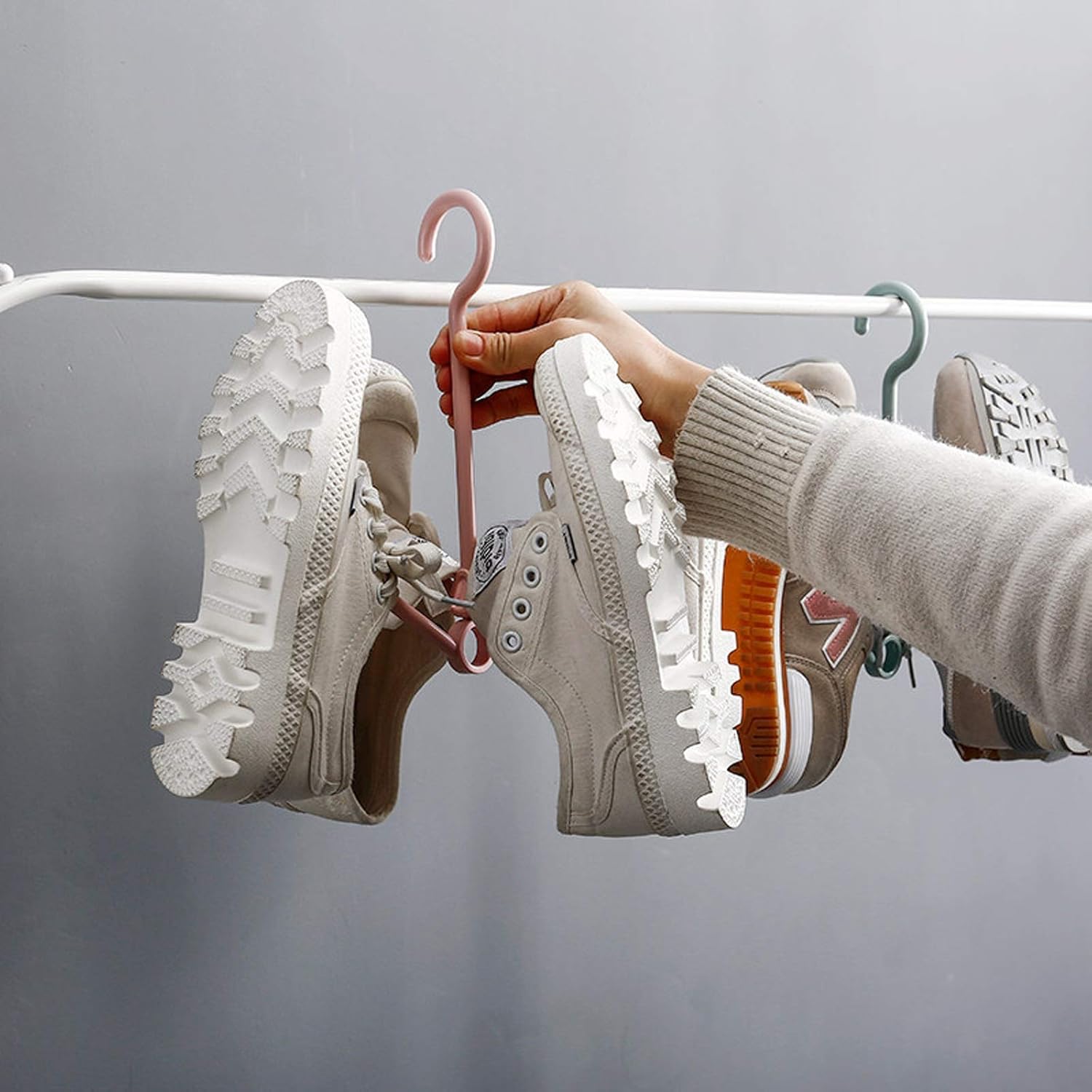 Hangers Shoe Parts 2 Pieces, 360 Degree Rotation, Multifunction Double Slot Design, Shoe Hook Hanging Locker, Indoor/Outdoor Hanging (4 Colors
