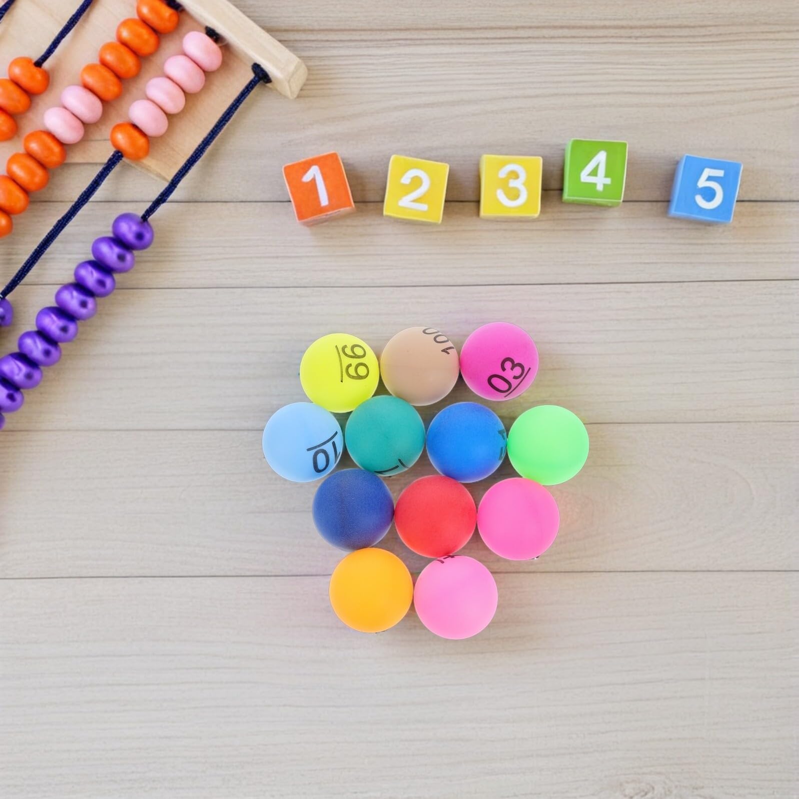 Hohopeti Bolas de Bingo de Plástico PP, 100 Piezas Numeradas del 1 al 100, Tombola, Ligeras Rebabas para Actividades Familiares Color Aleatorio