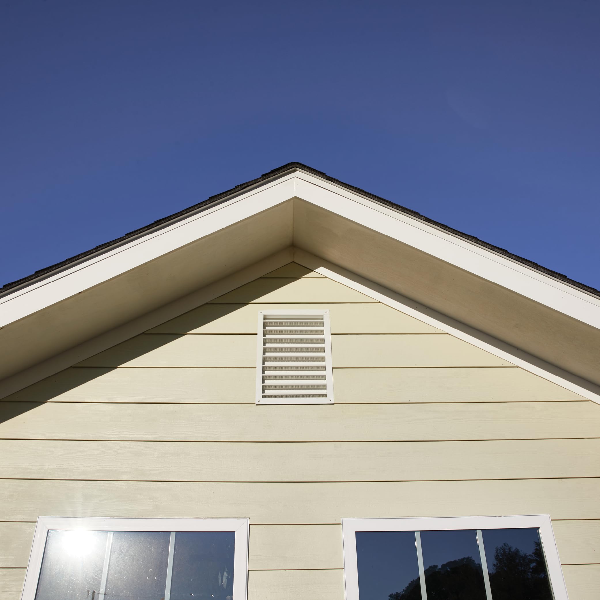 GAF Master Flow DA1424W - Rejilla de ventilación estática de aluminio de 14 x 24 pulgadas, construcción duradera de una sola pieza, acabado blanco, para entrada/escape del ático, instalación empotrada